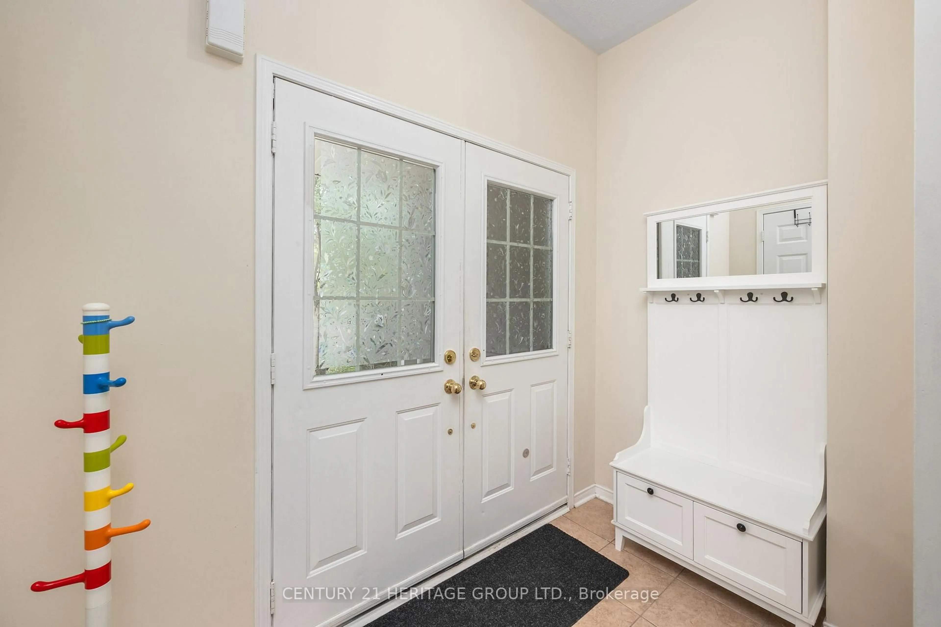 Indoor entryway for 5182 Angel Stone Dr, Mississauga Ontario L5M 0L4