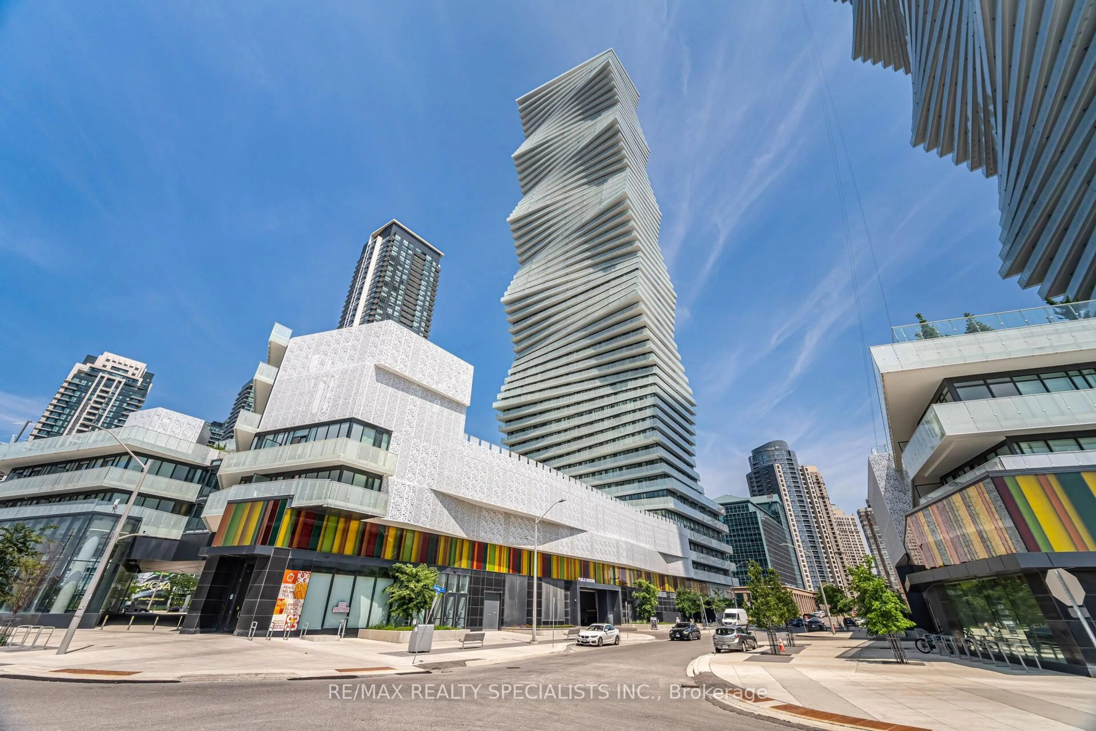 Indoor foyer for 3900 Confederation Pkwy #701, Mississauga Ontario L5B 0M3