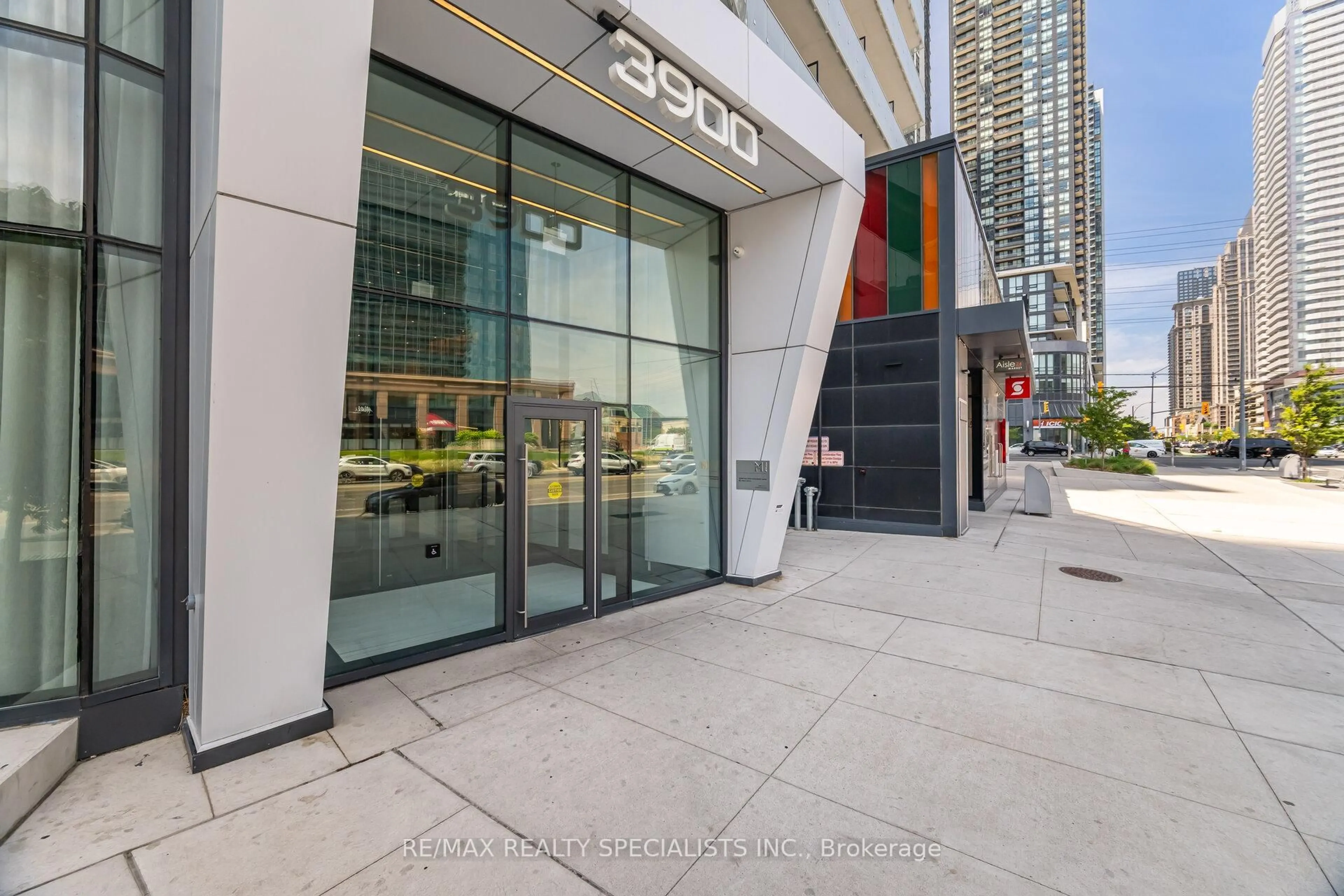 Indoor foyer for 3900 Confederation Pkwy #701, Mississauga Ontario L5B 0M3