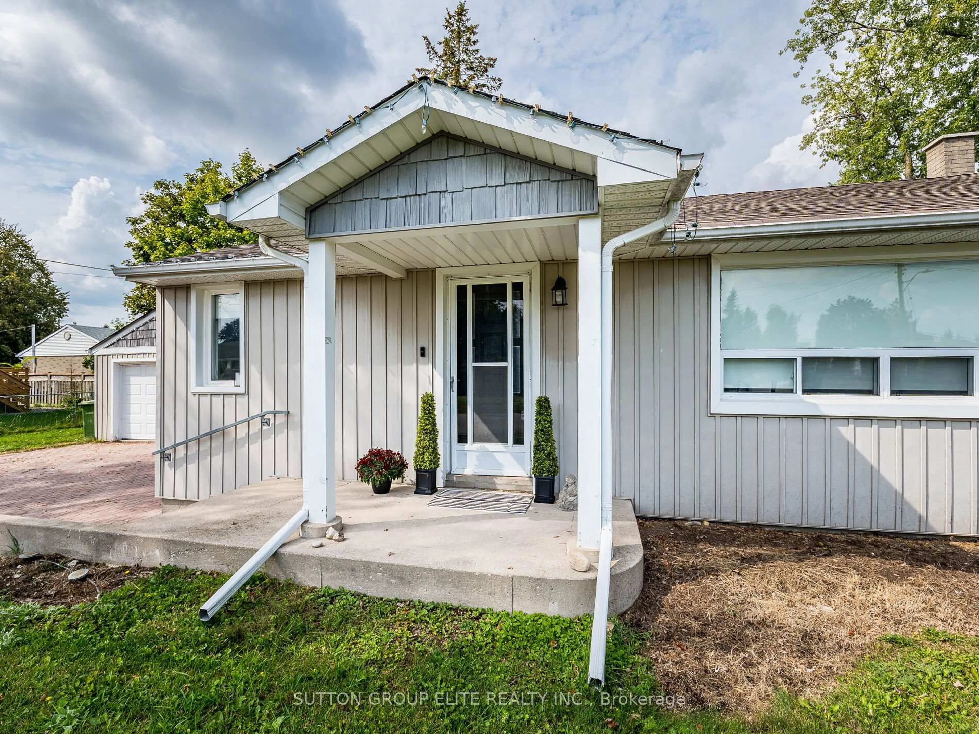 Home with vinyl exterior material, street for 107 Martha St, Caledon Ontario L7E 4X5