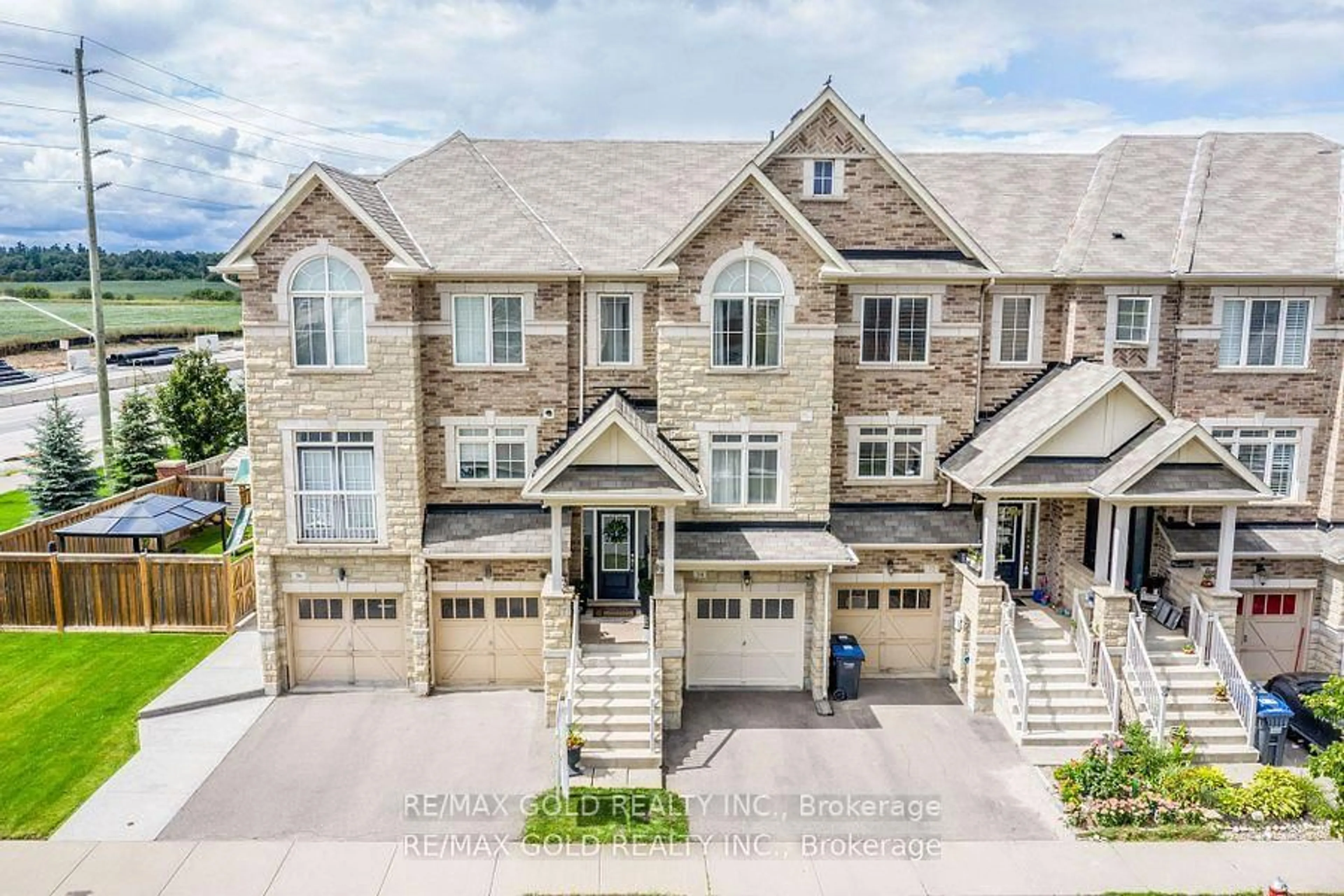 A pic from outside/outdoor area/front of a property/back of a property/a pic from drone, street for 34 Rockbrook Tr, Brampton Ontario L7A 4H8