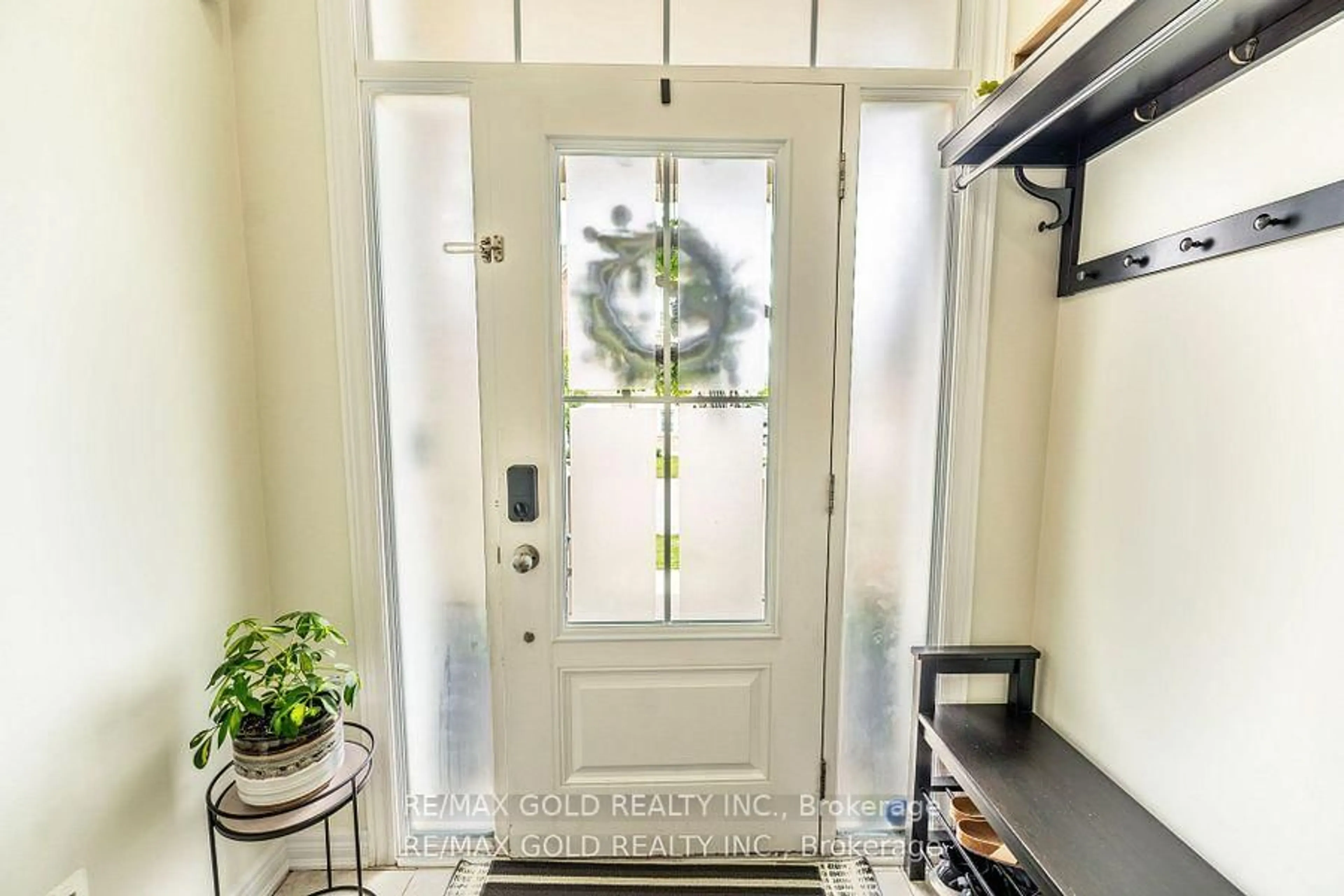 Indoor entryway for 34 Rockbrook Tr, Brampton Ontario L7A 4H8