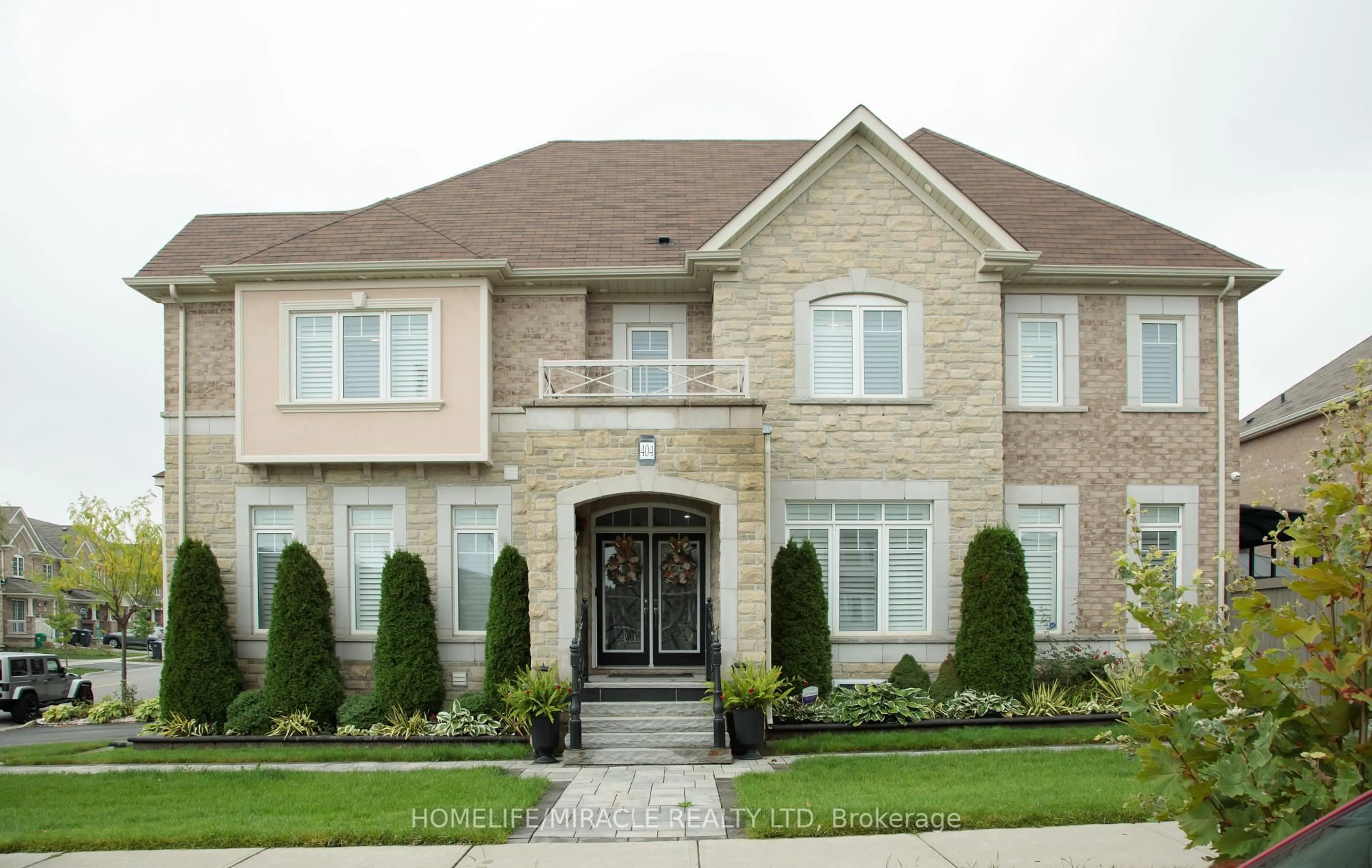 Home with brick exterior material, street for 404 Queen Mary Dr, Brampton Ontario L7A 4K4