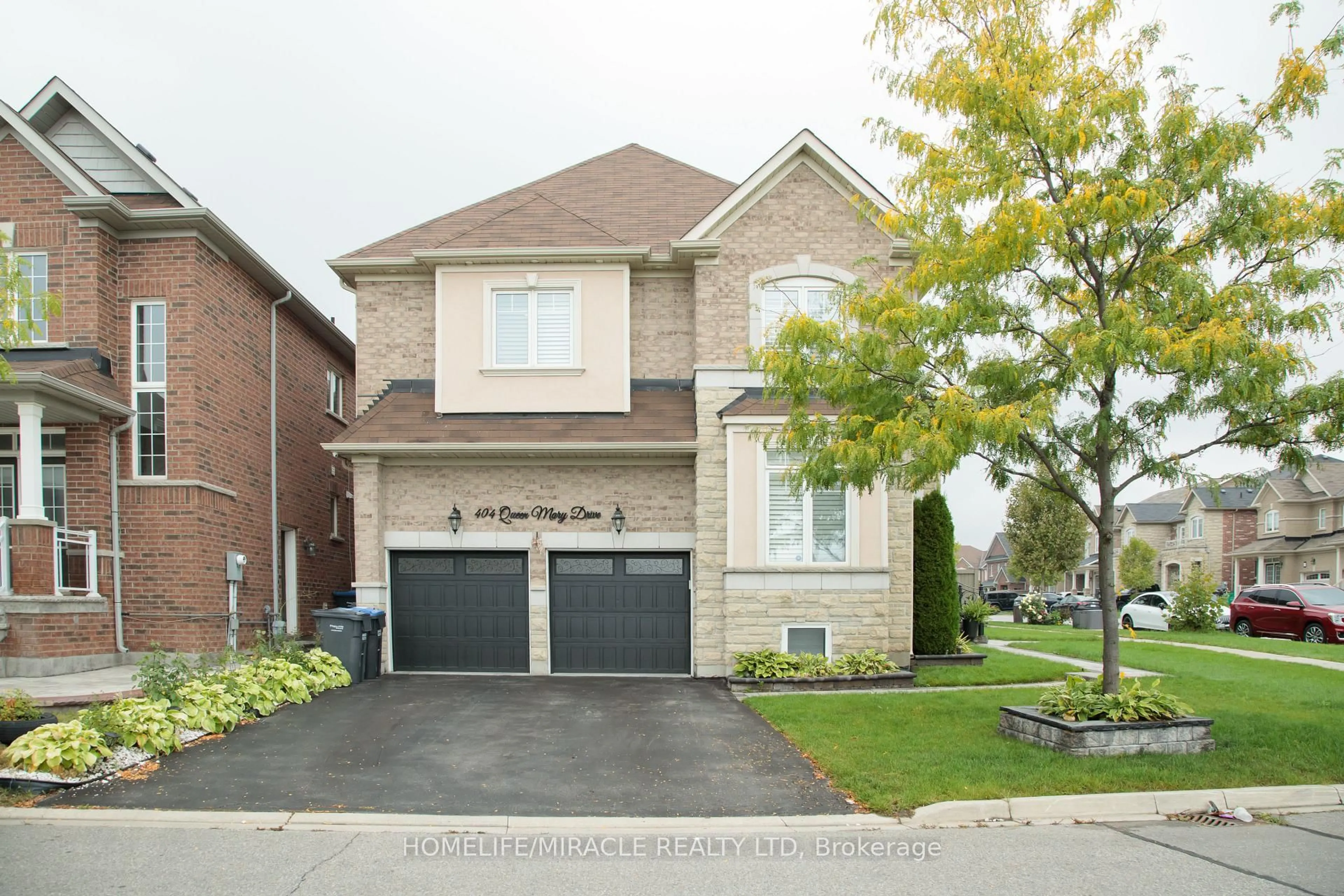 Home with brick exterior material, street for 404 Queen Mary Dr, Brampton Ontario L7A 4K4