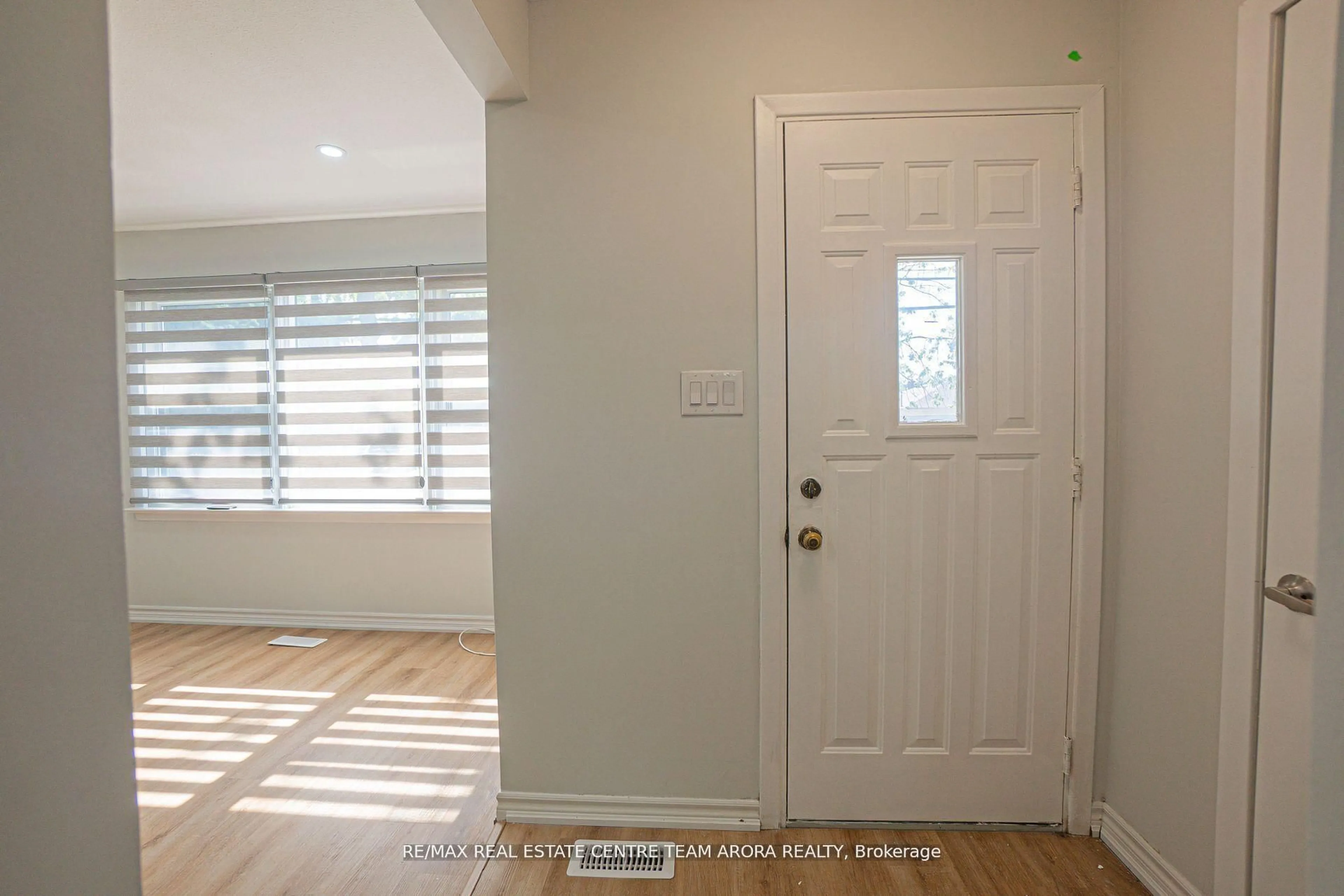 Indoor entryway for 152 Vodden St, Brampton Ontario L6V 1M7