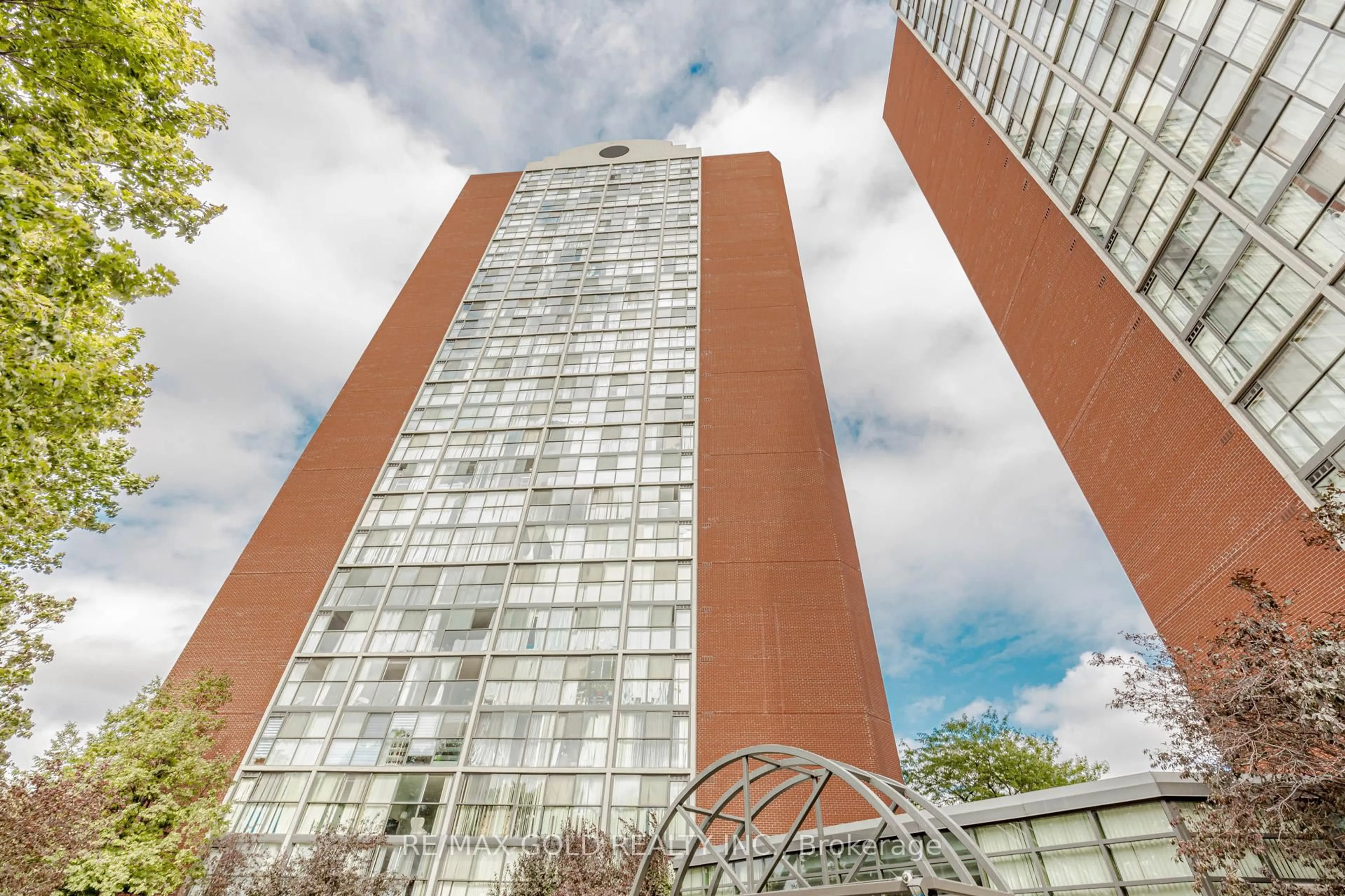 Indoor foyer for 4205 Shipp Dr #1504, Mississauga Ontario L4Z 2Y8