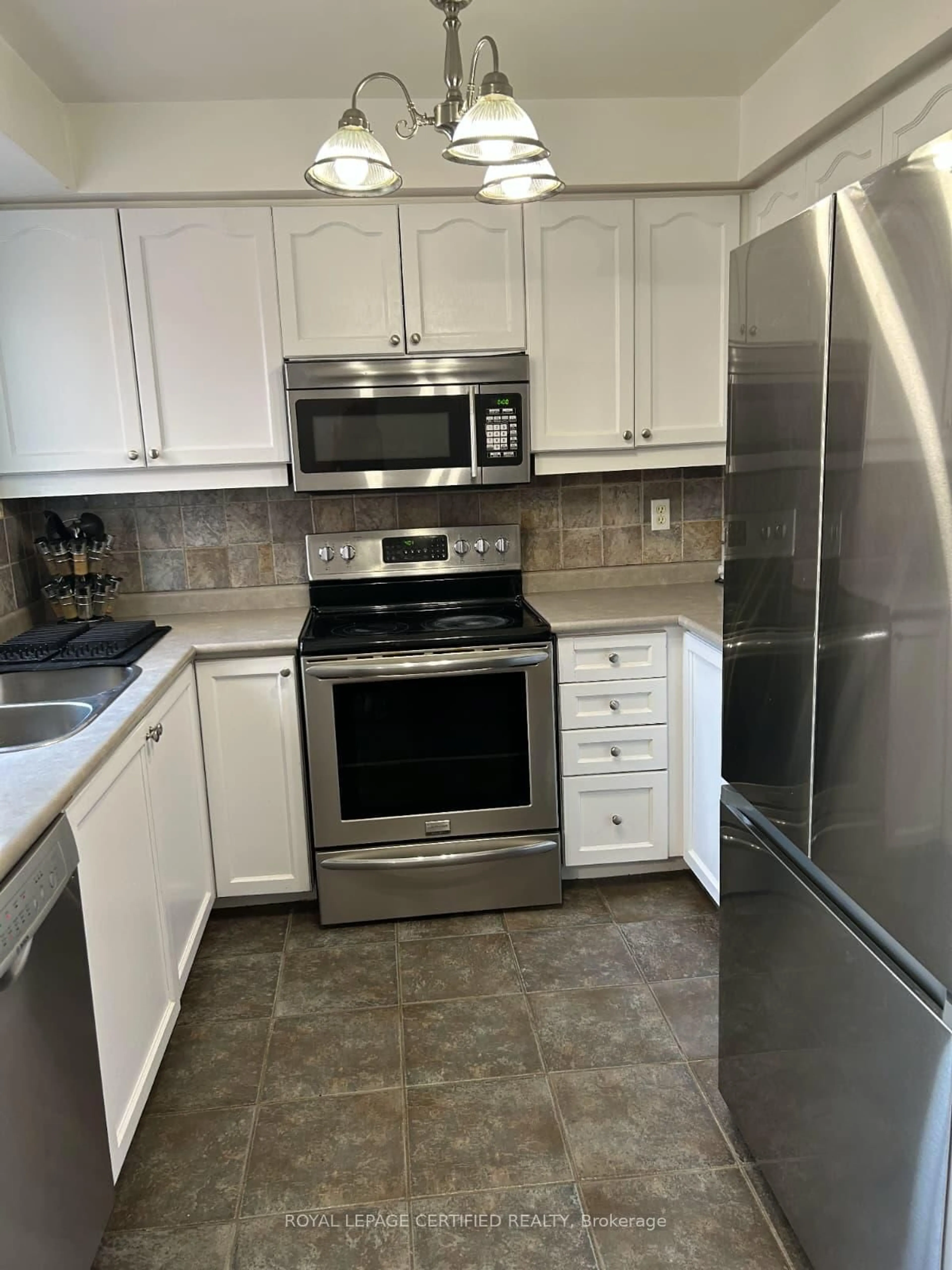 Standard kitchen, ceramic/tile floor for 5126 Des Jardines Dr, Burlington Ontario L7L 6L7