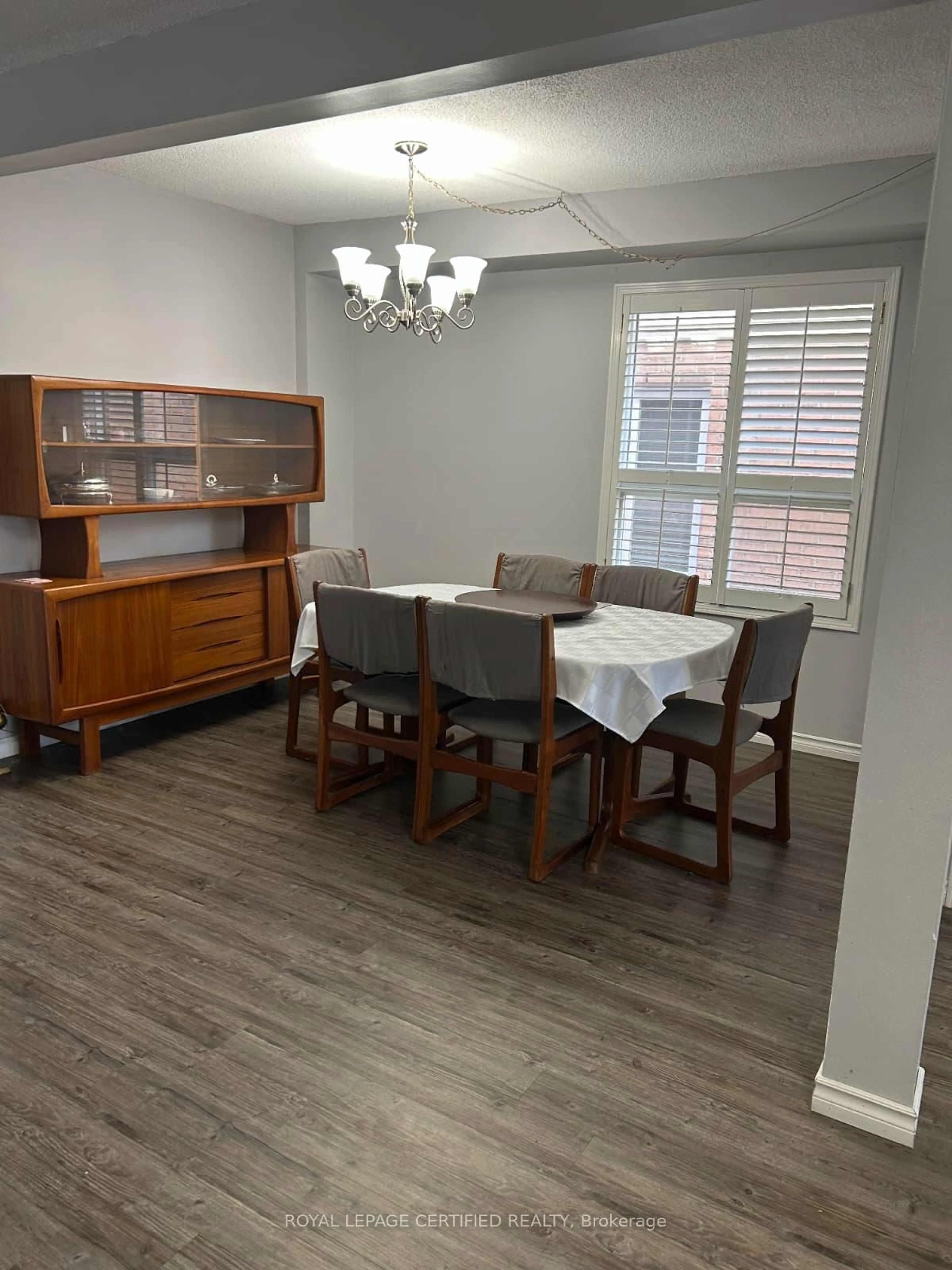 Dining room, wood/laminate floor for 5126 Des Jardines Dr, Burlington Ontario L7L 6L7