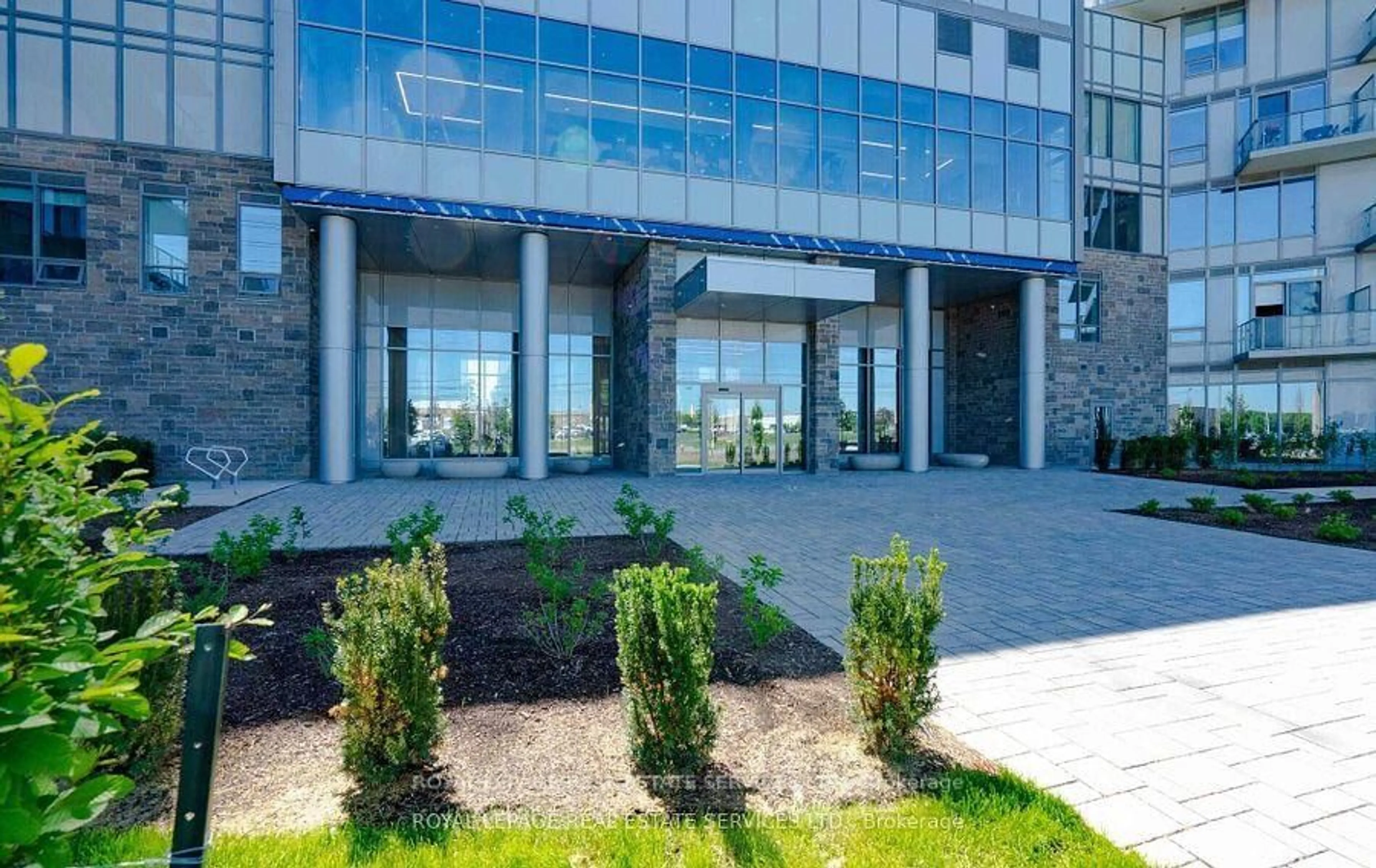 Indoor foyer for 4675 Metcalfe Ave #1601, Mississauga Ontario L5M 0Z8