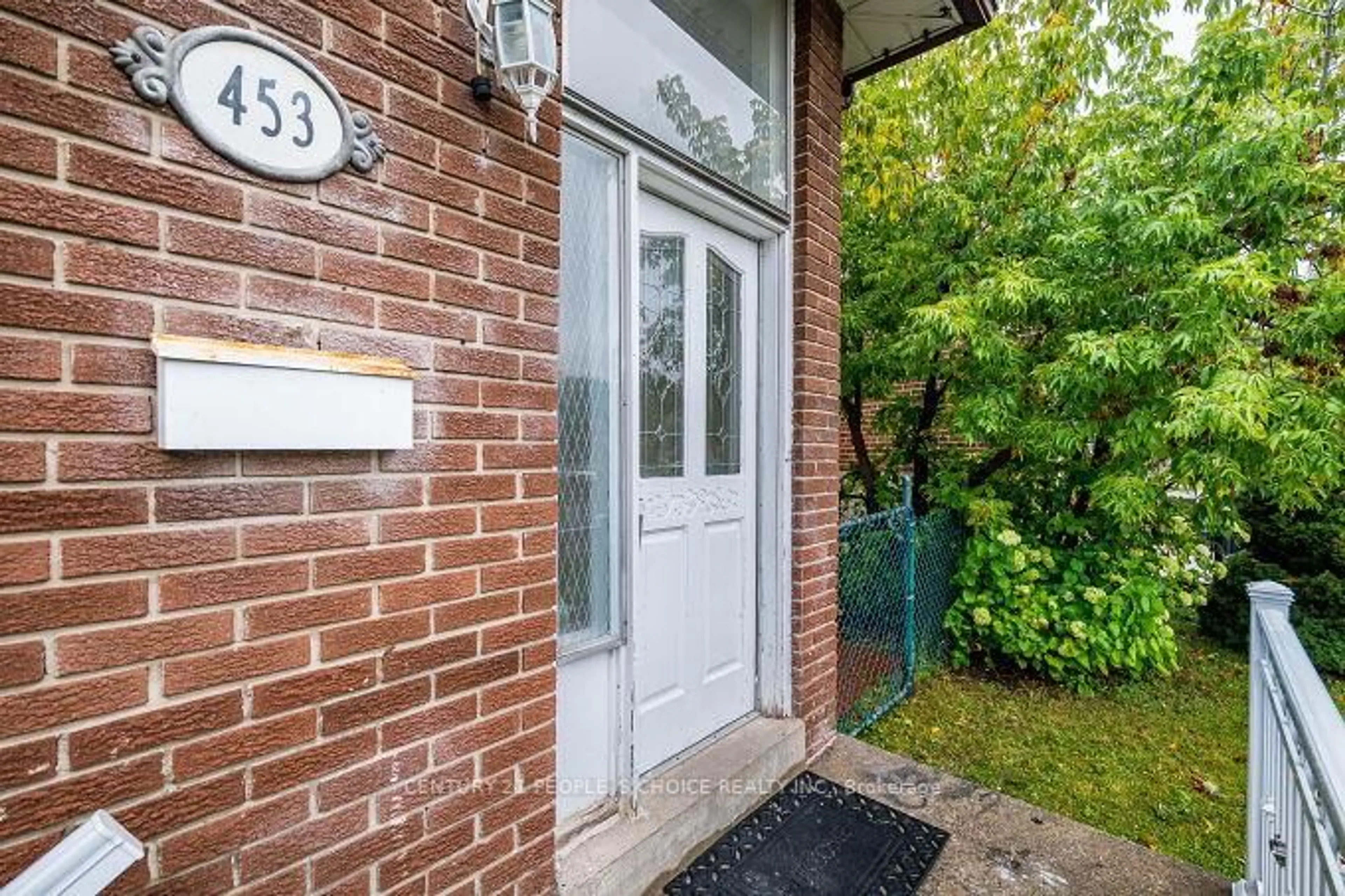 Unknown for 453 Ginger Dwns, Mississauga Ontario L5A 3A8
