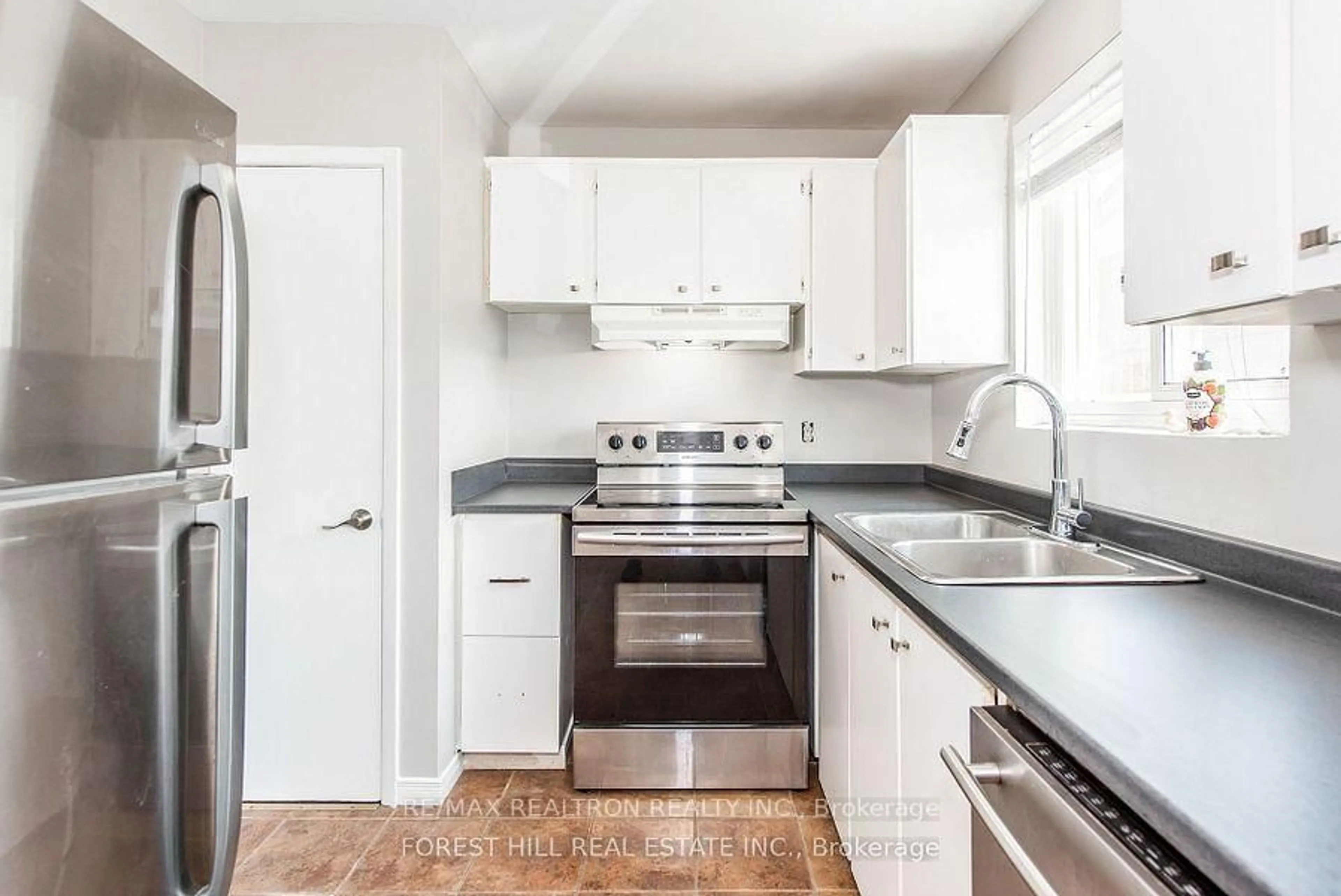 Standard kitchen, unknown for 60 Northwood Dr, Brampton Ontario L6X 2L2