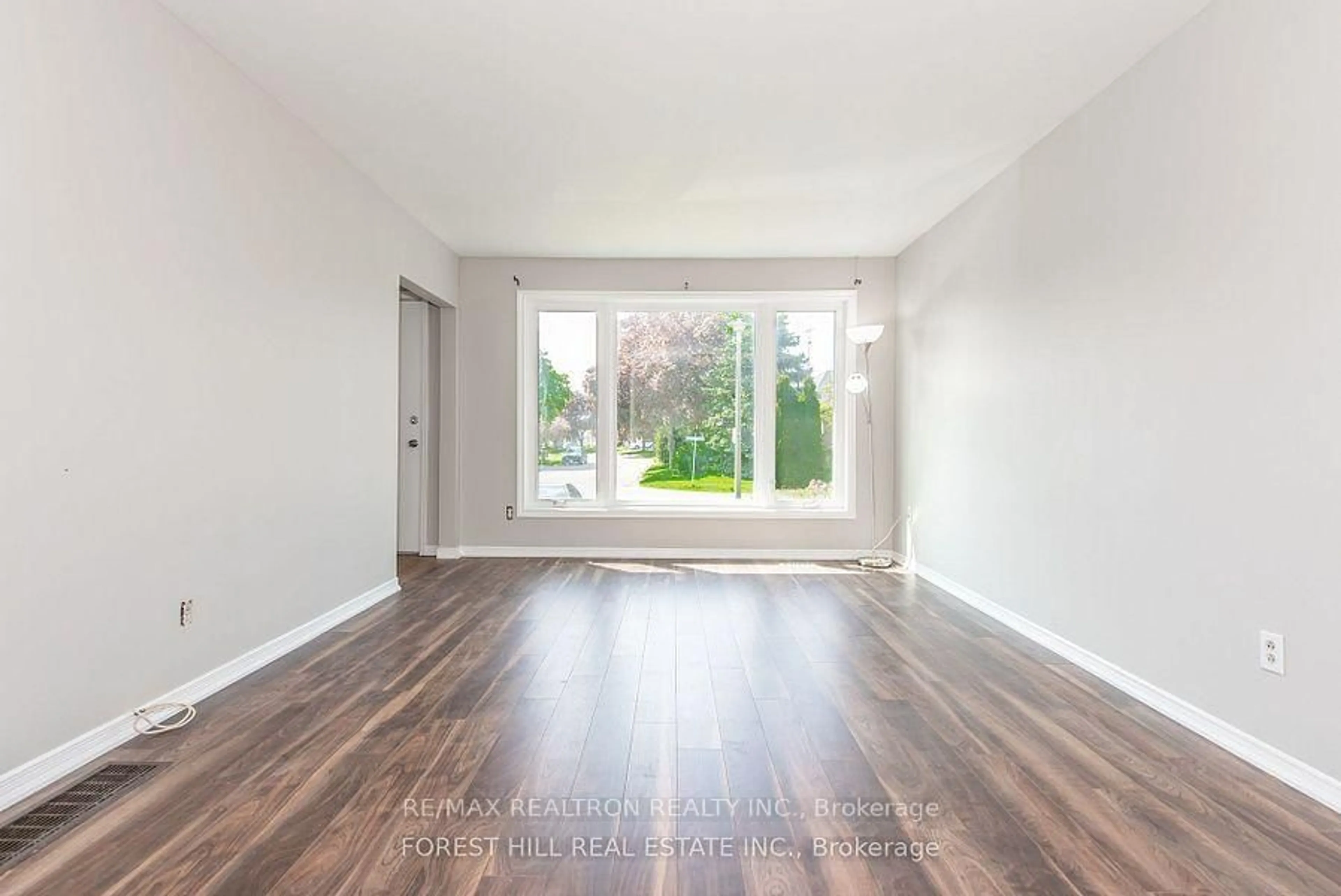 Indoor entryway for 60 Northwood Dr, Brampton Ontario L6X 2L2