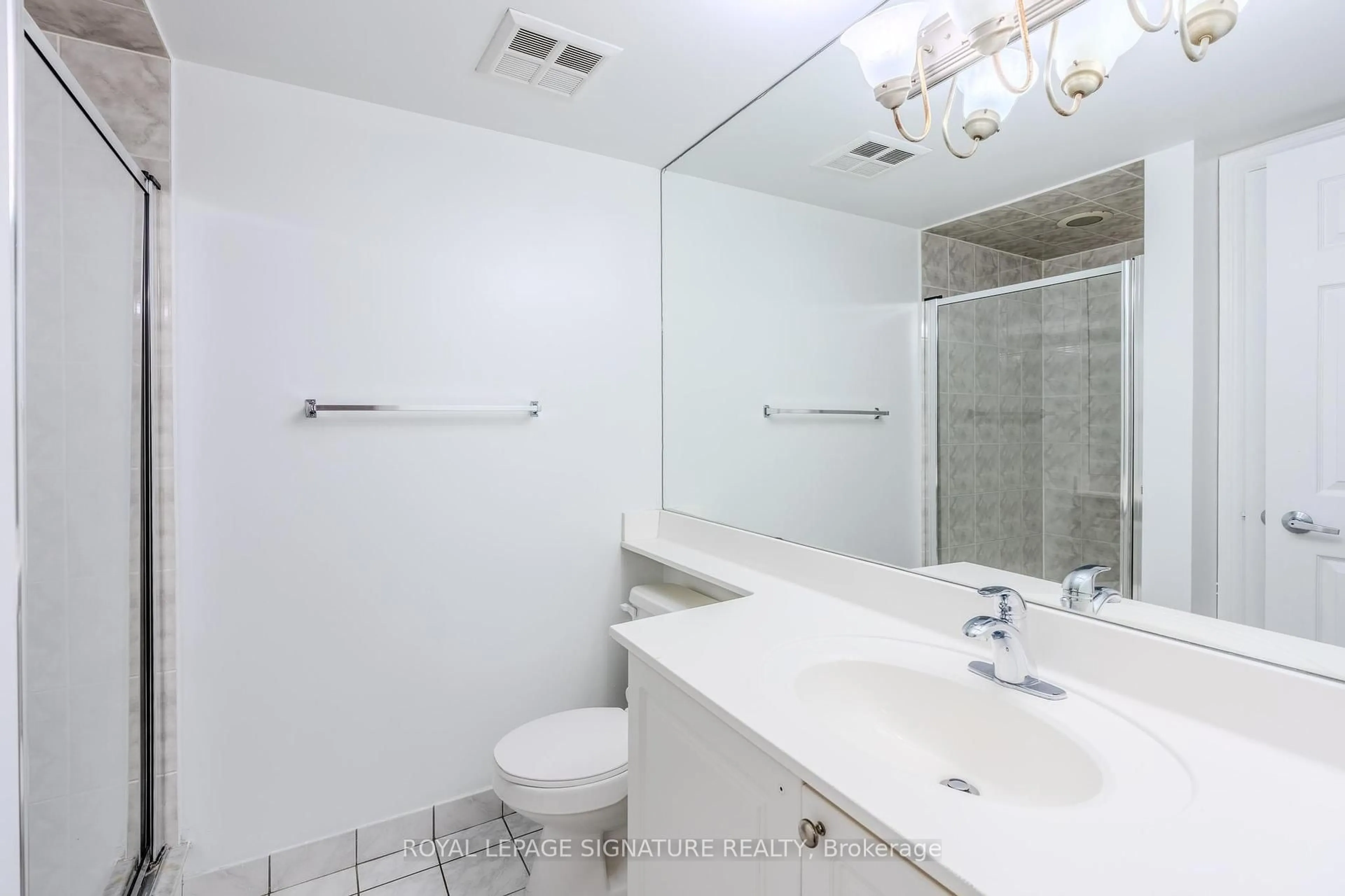 Standard bathroom, ceramic/tile floor for 3888 Duke Of York Blvd #2820, Mississauga Ontario L5B 4P5