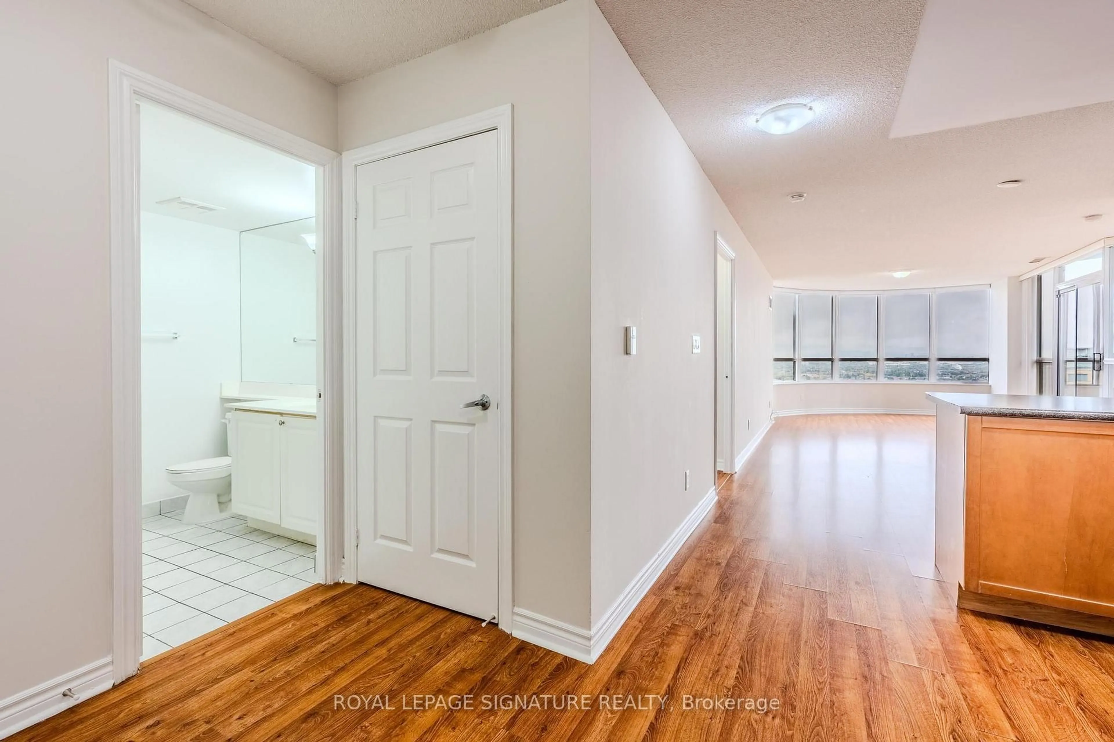 Unknown for 3888 Duke Of York Blvd #2820, Mississauga Ontario L5B 4P5