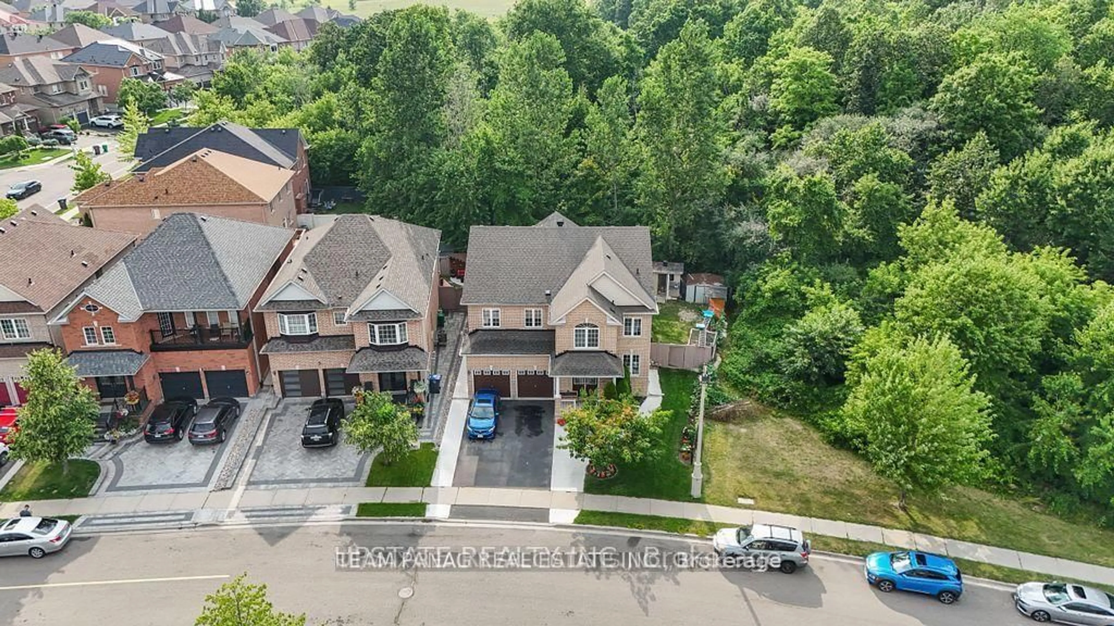 A pic from outside/outdoor area/front of a property/back of a property/a pic from drone, street for 8 Klondike Tr, Brampton Ontario L6R 3K6