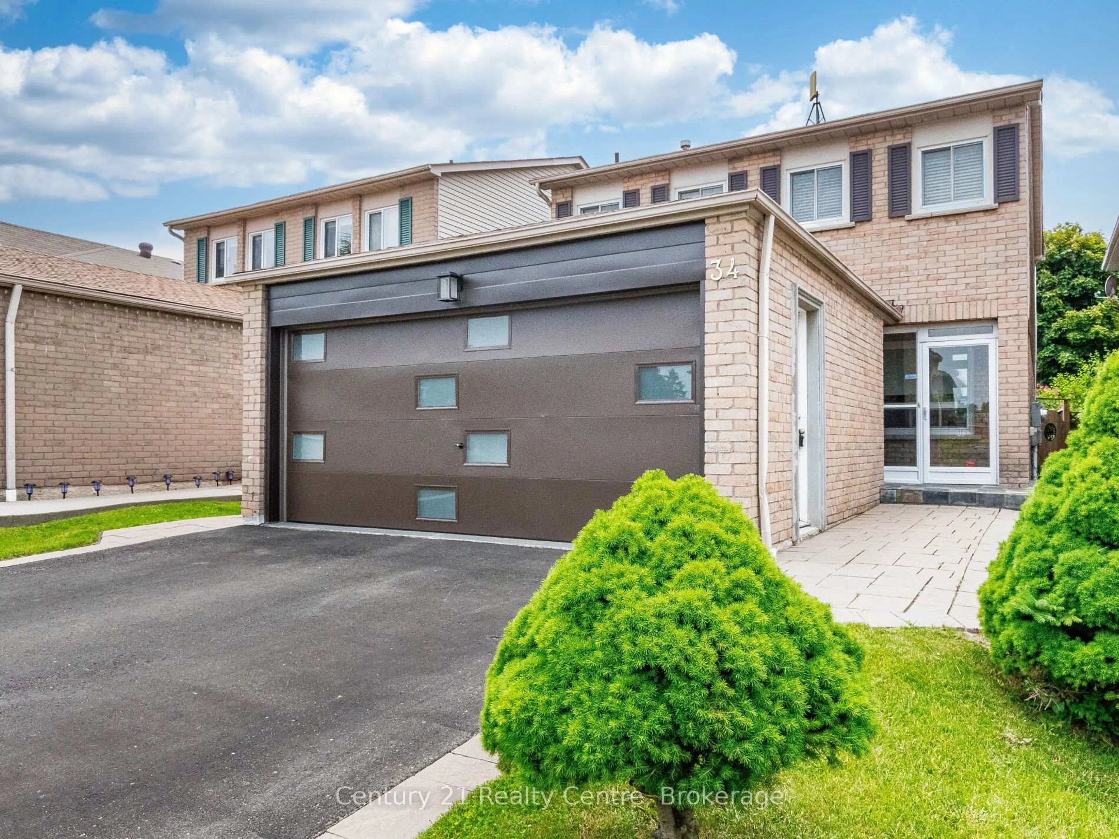 Home with brick exterior material, street for 34 Niagara Pl, Brampton Ontario L6S 4Z1