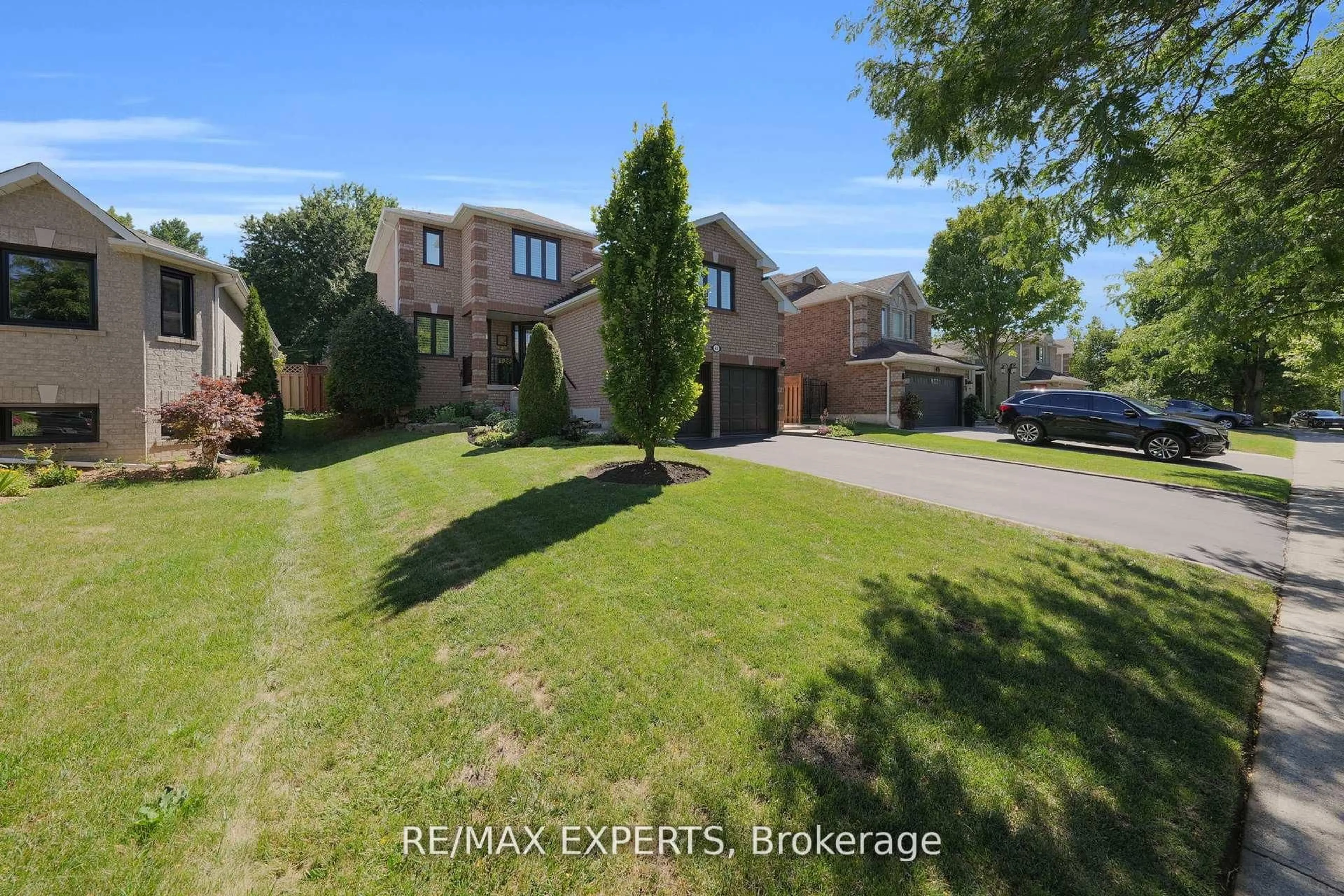 A pic from outside/outdoor area/front of a property/back of a property/a pic from drone, street for 44 Sunkist Valley Rd, Caledon Ontario L7E 1T1