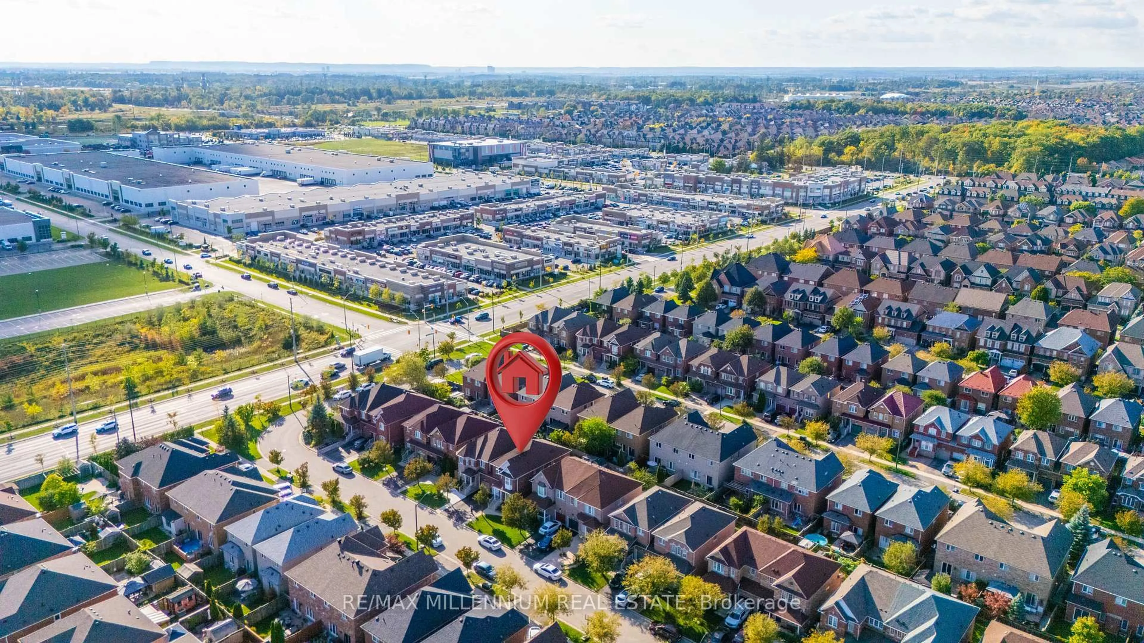 A pic from outside/outdoor area/front of a property/back of a property/a pic from drone, street for 3393 Covent Cres, Mississauga Ontario L5M 7P1