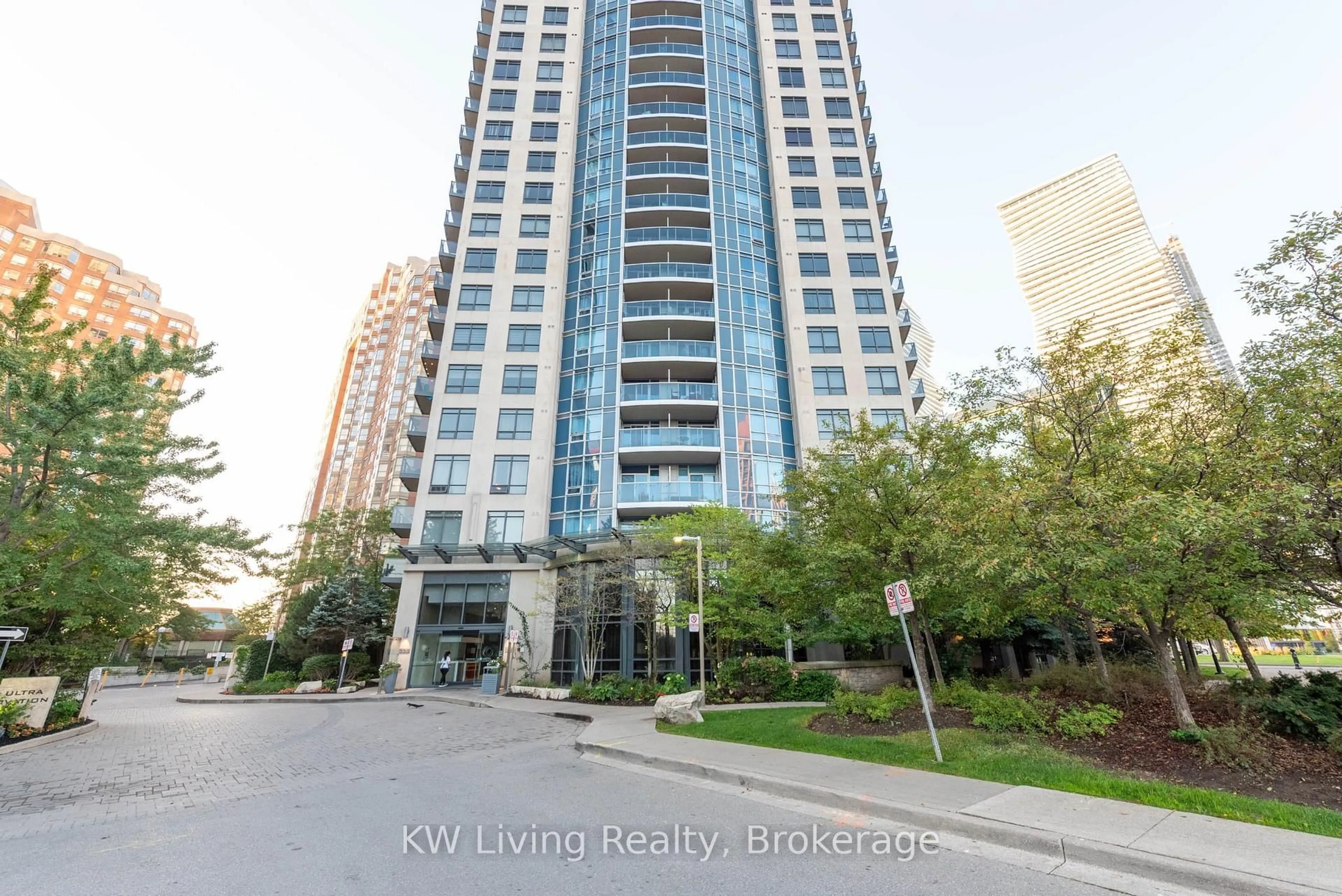 Indoor foyer for 330 Burnhamthorpe Rd #1008, Mississauga Ontario L5B 0E1