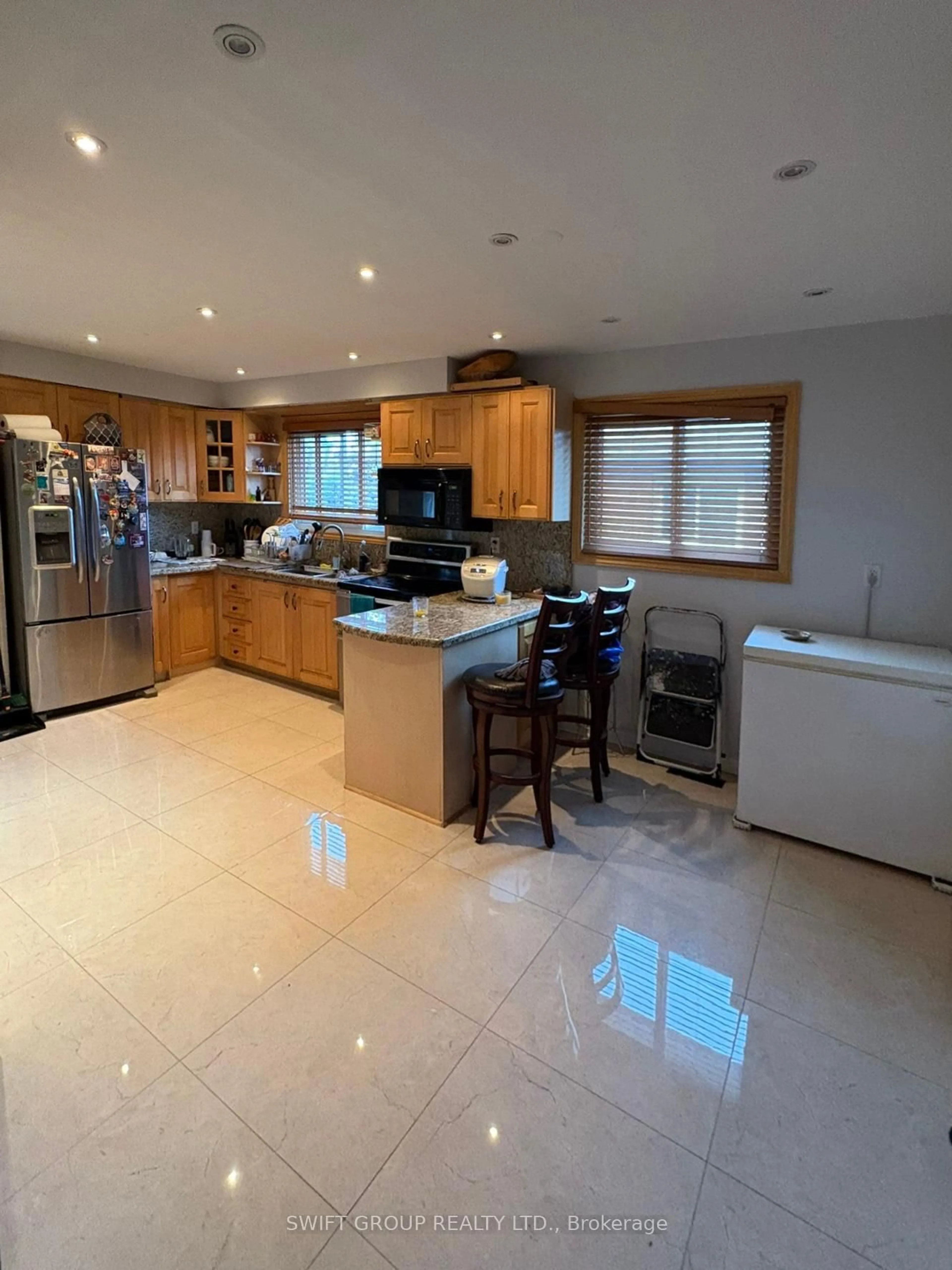 Open concept kitchen, ceramic/tile floor for 130 Chalfield Lane, Mississauga Ontario L4Z 1L2