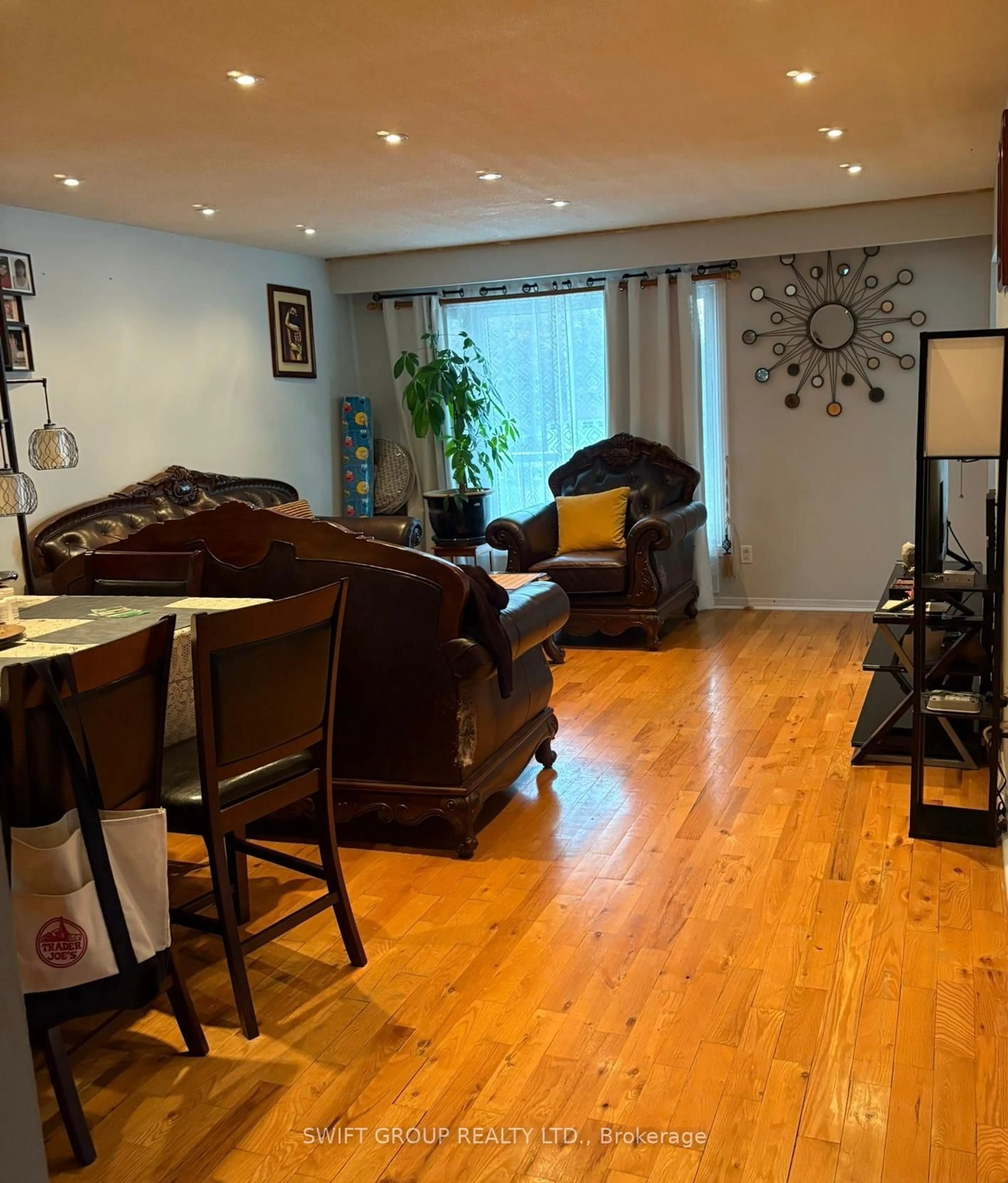 Living room with furniture, wood/laminate floor for 130 Chalfield Lane, Mississauga Ontario L4Z 1L2