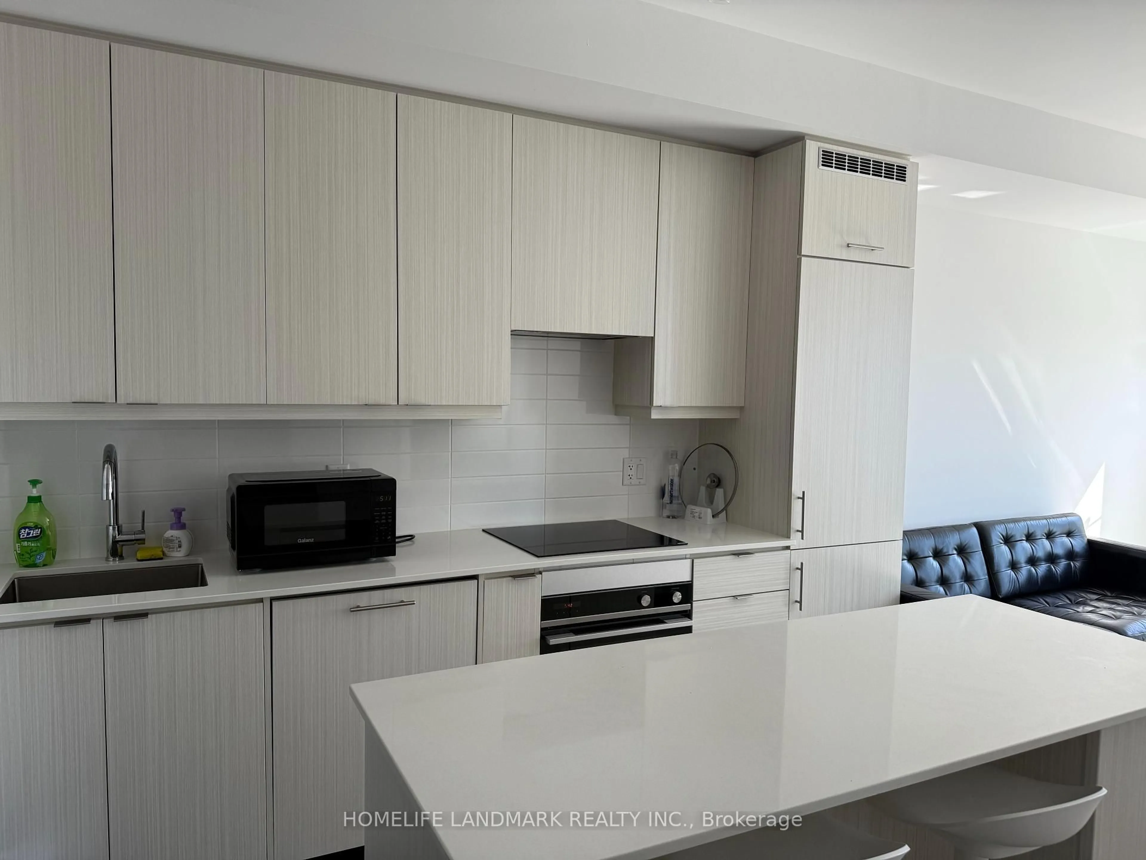 Standard kitchen, unknown for 36 ELM Dr #2506, Mississauga Ontario L5B 0N3