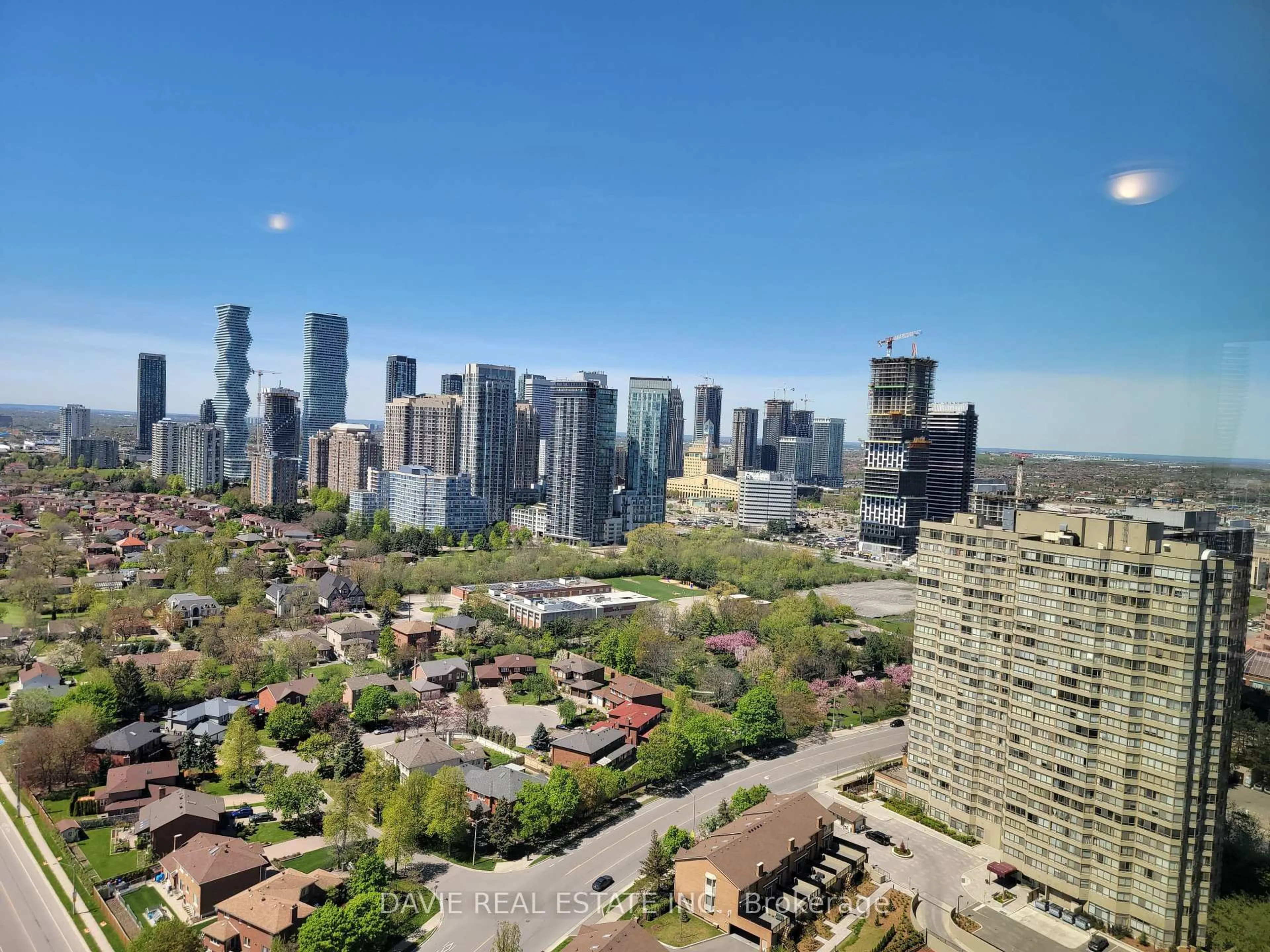 A pic from outside/outdoor area/front of a property/back of a property/a pic from drone, city buildings view from balcony for 36 Elm Dr #2909, Mississauga Ontario L5B 0N3