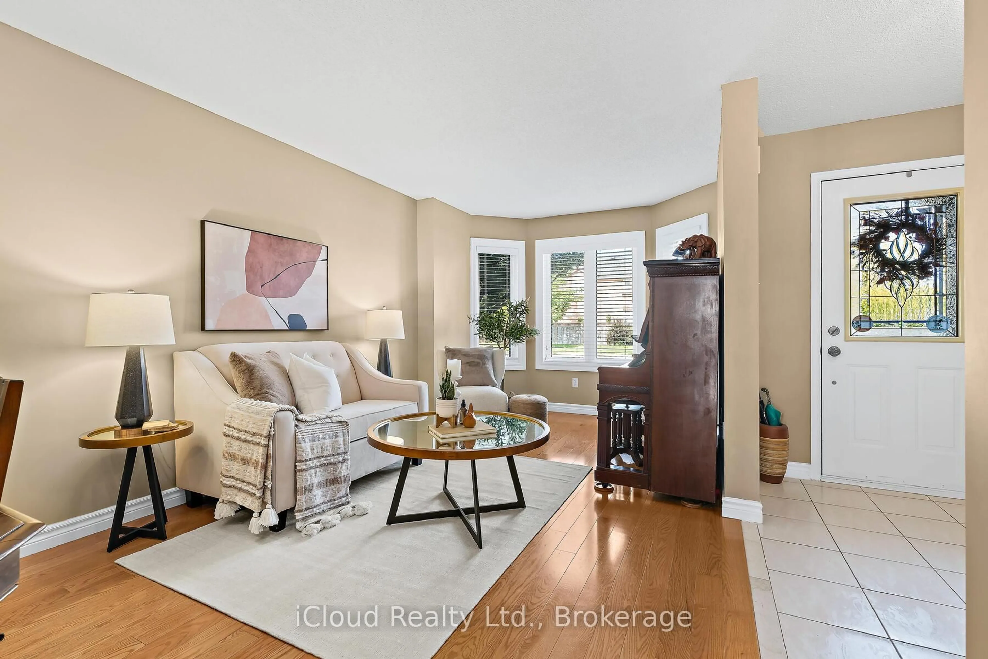 Living room with furniture, unknown for 2226 Westoak Trails Blvd, Oakville Ontario L6M 3N4