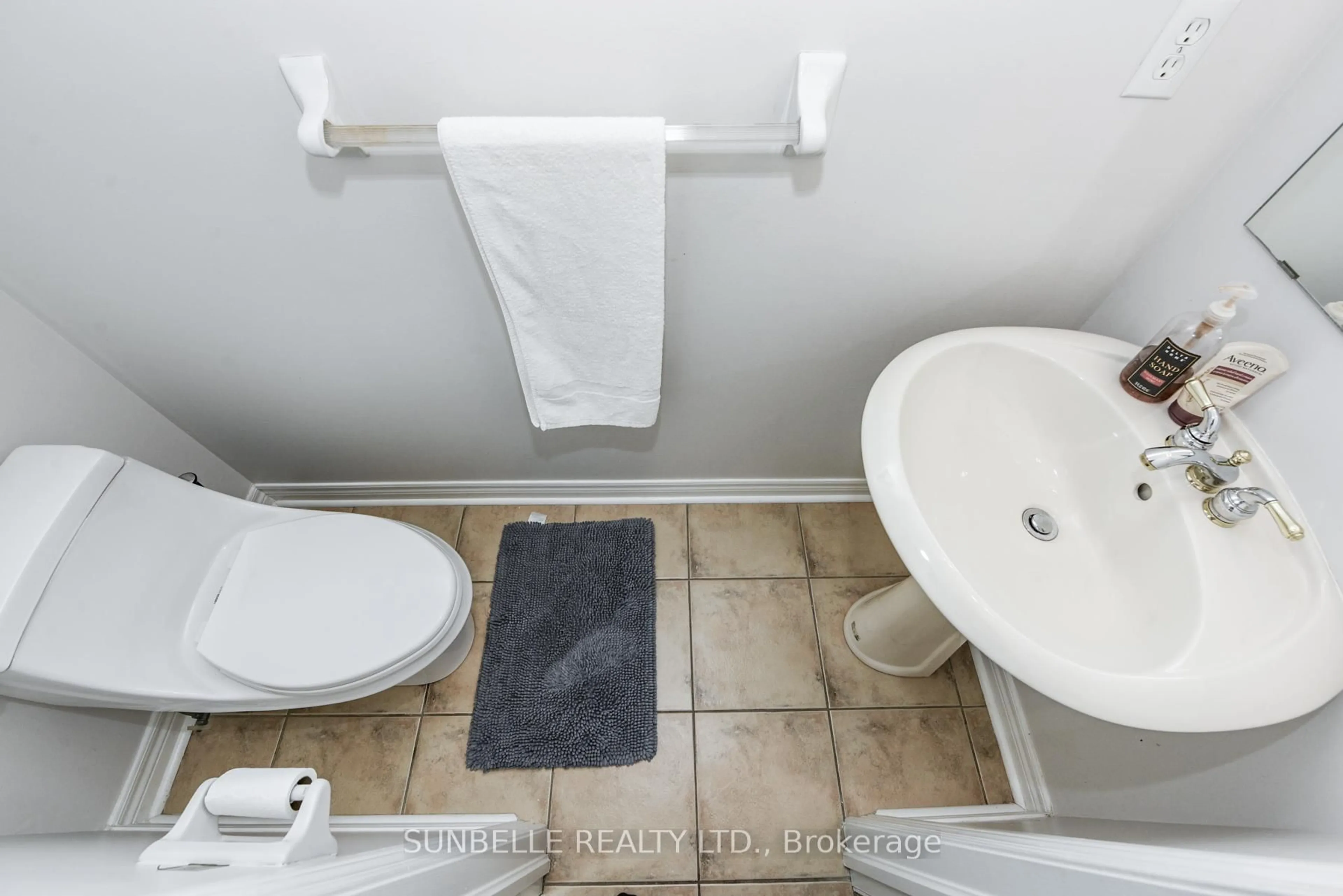 Standard bathroom, unknown for 38 Sunny Glen Cres, Brampton Ontario L7A 2C6