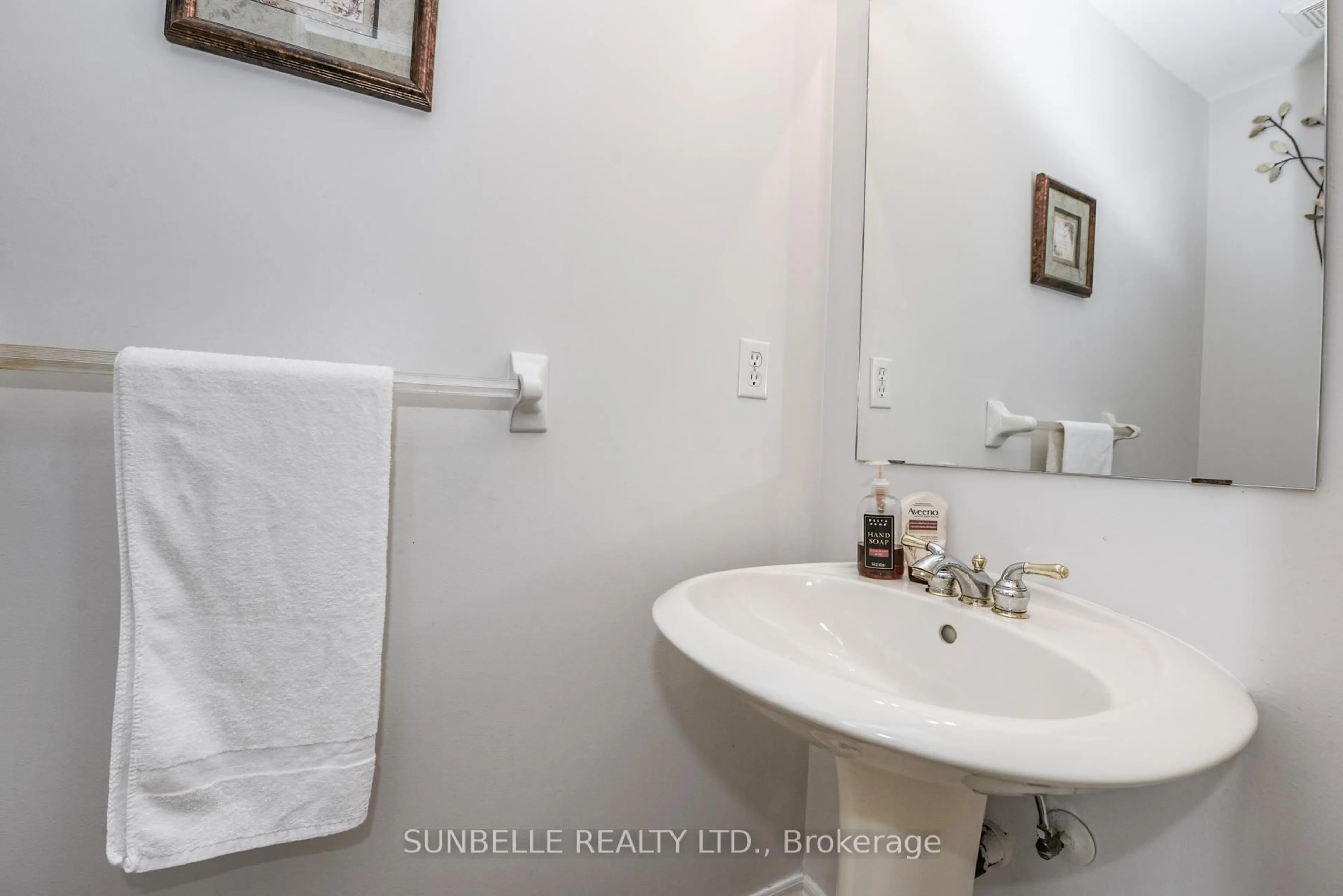 Standard bathroom, unknown for 38 Sunny Glen Cres, Brampton Ontario L7A 2C6
