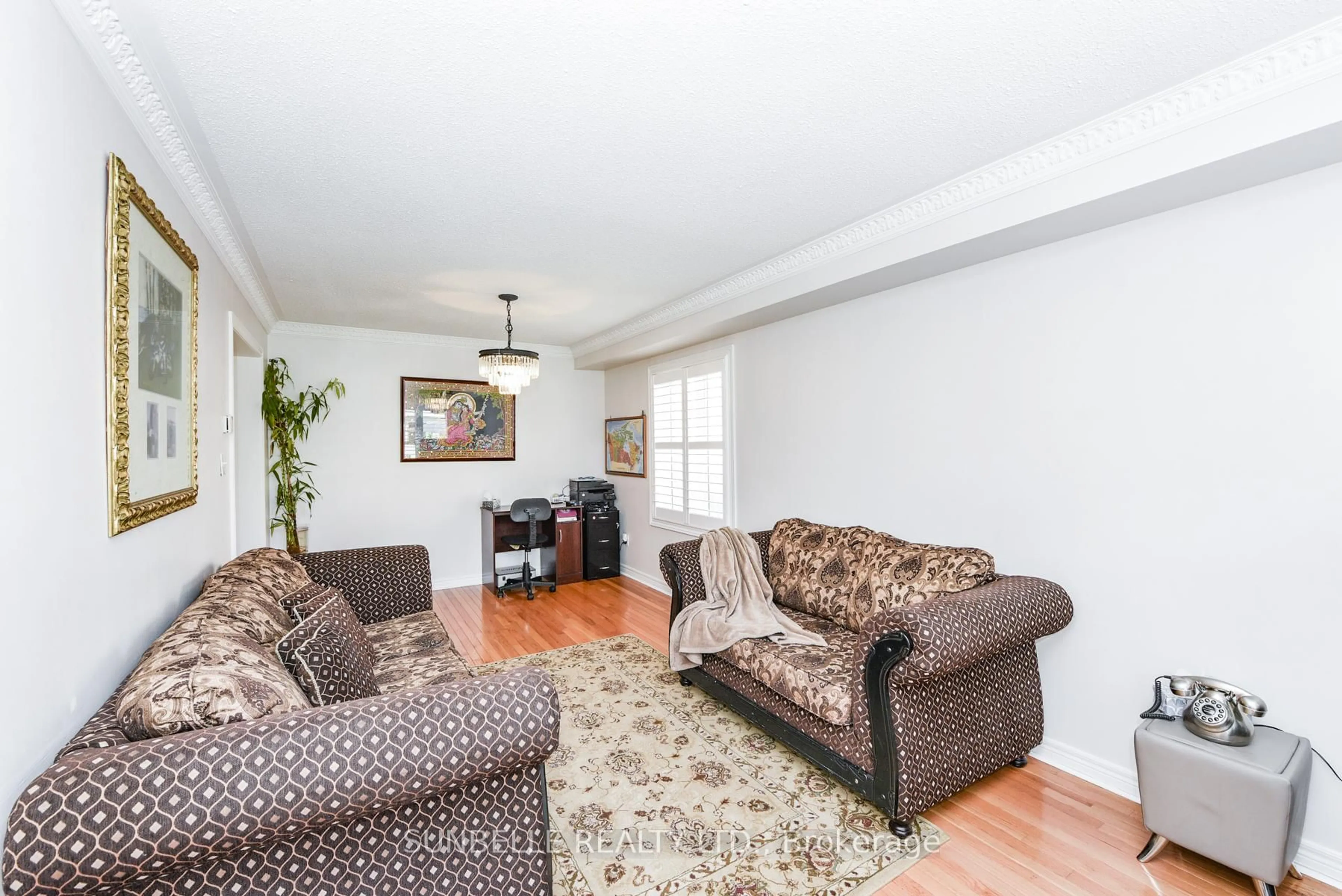Living room with furniture, unknown for 38 Sunny Glen Cres, Brampton Ontario L7A 2C6