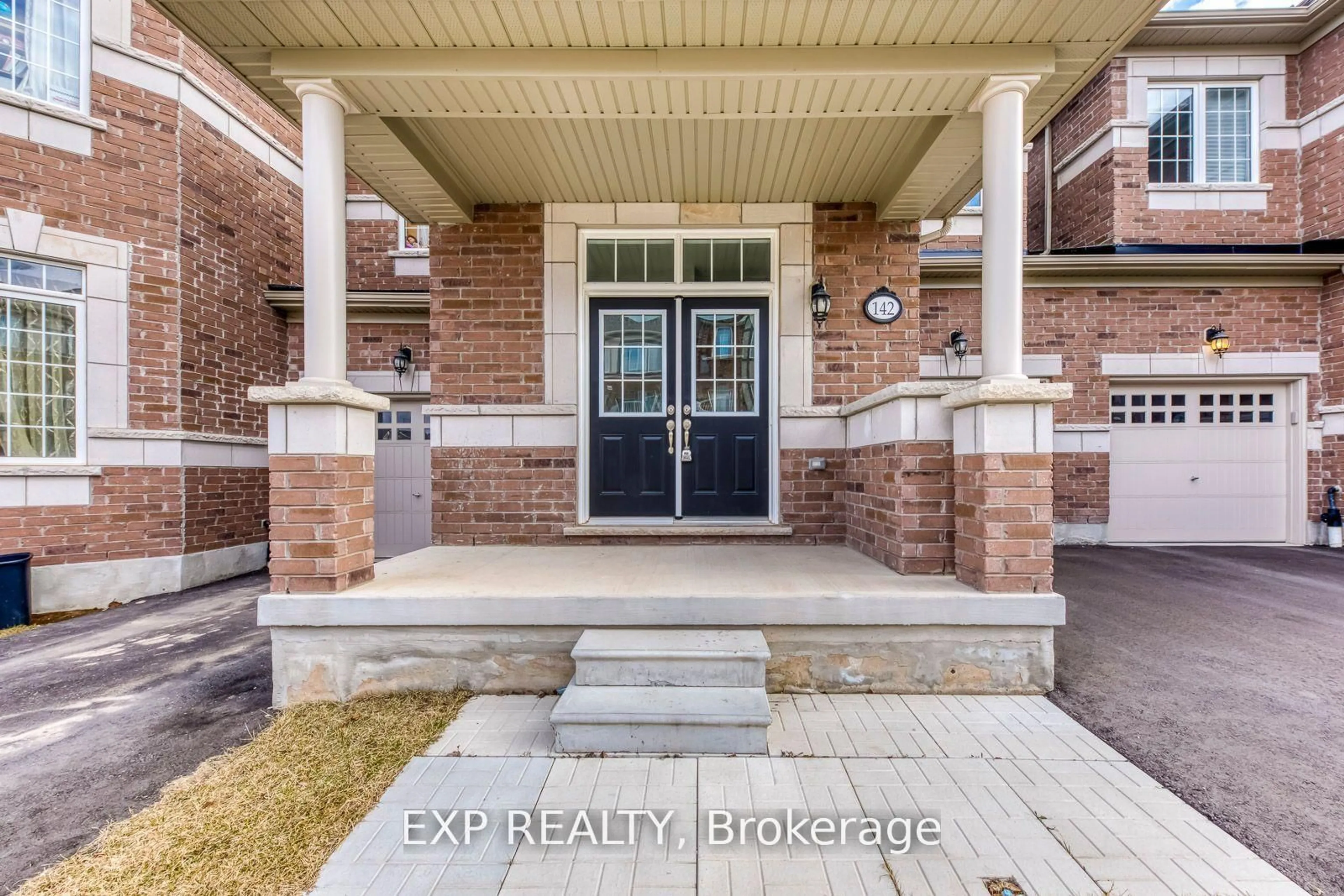 Indoor entryway for 142 Toucan Tr, Oakville Ontario L6H 0Y2