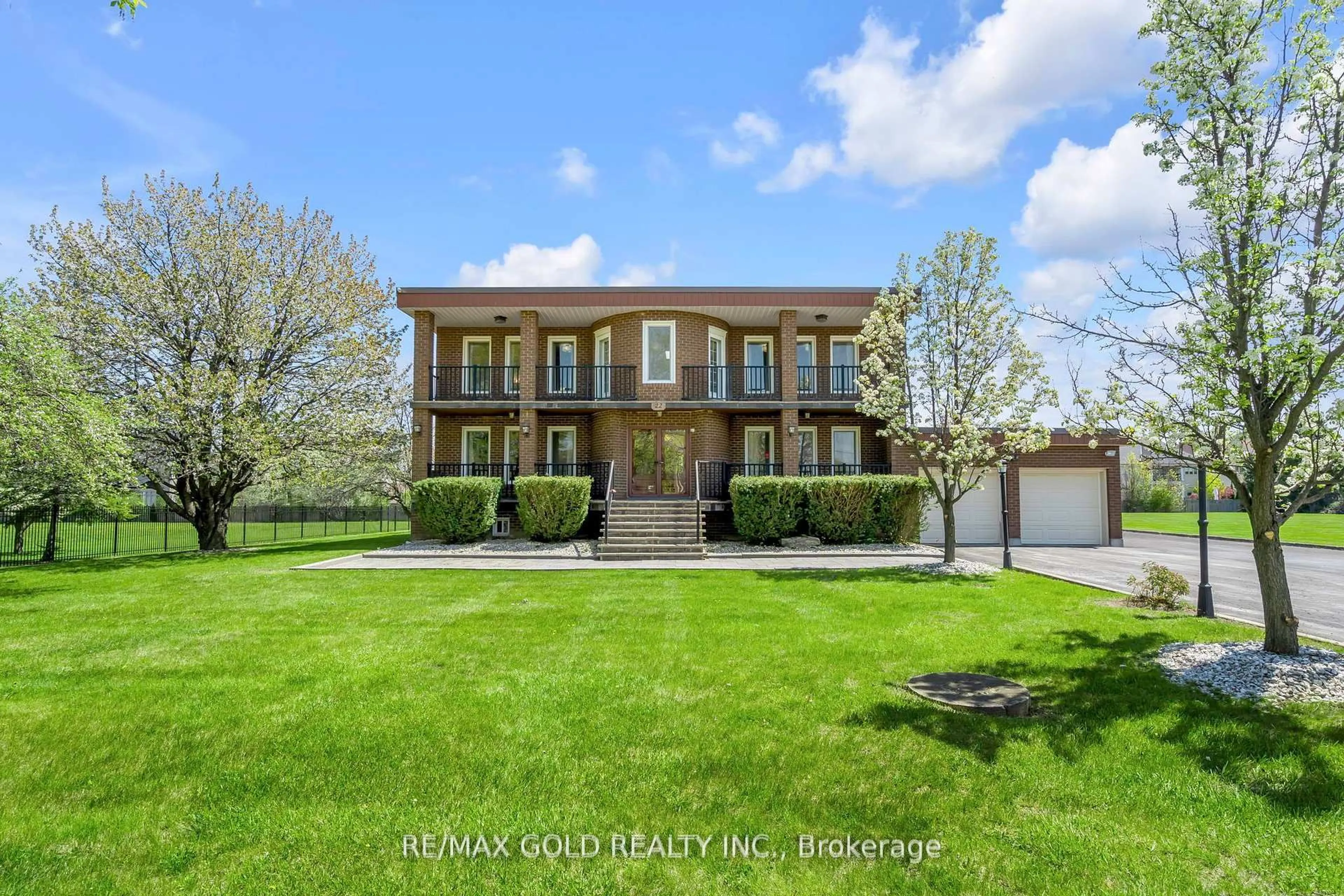 Home with brick exterior material, building for 22 Tortoise Crt, Brampton Ontario L6P 0A1