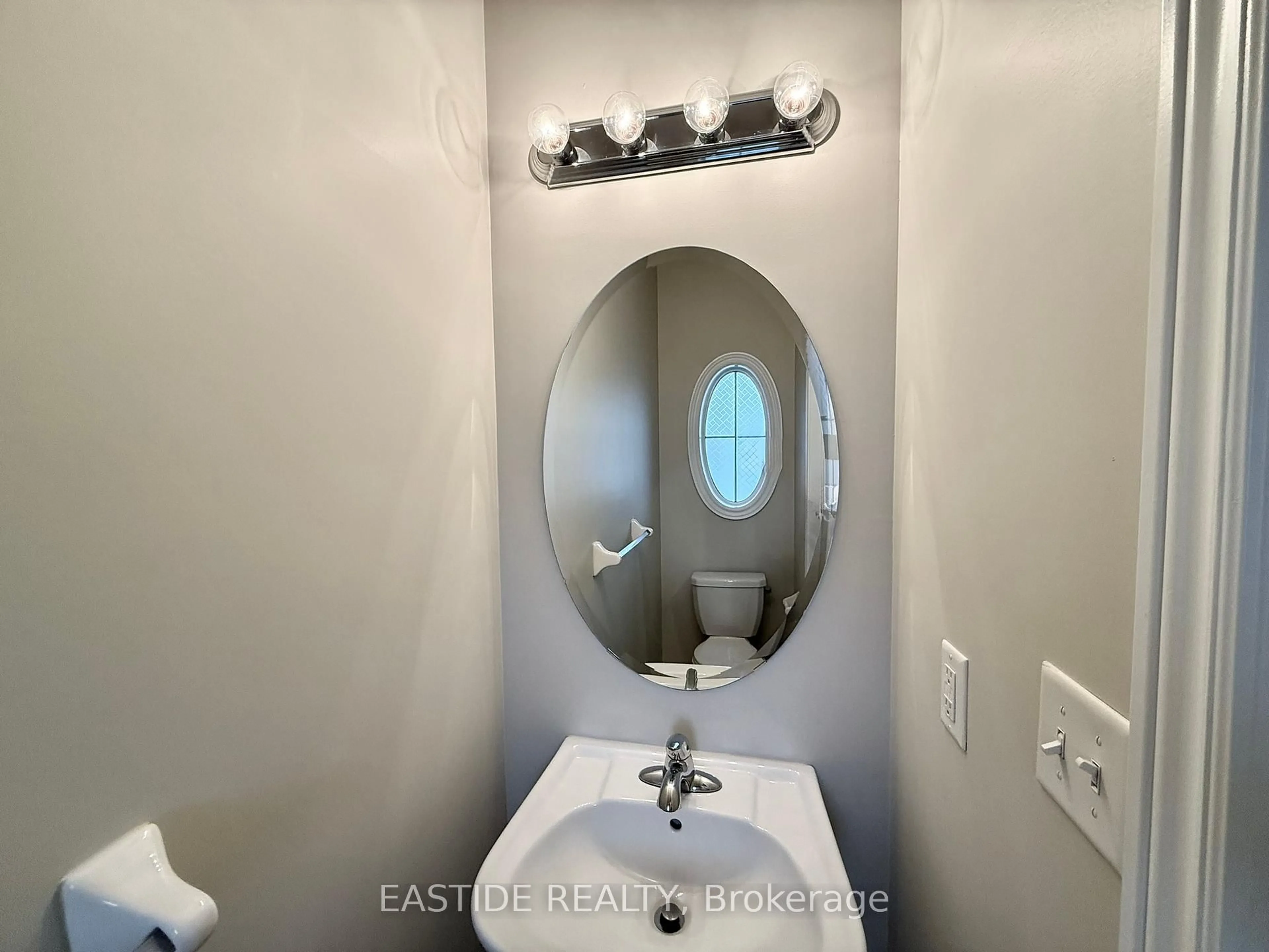 Standard bathroom, unknown for 116 Finegan Circ, Brampton Ontario L7A 0B7
