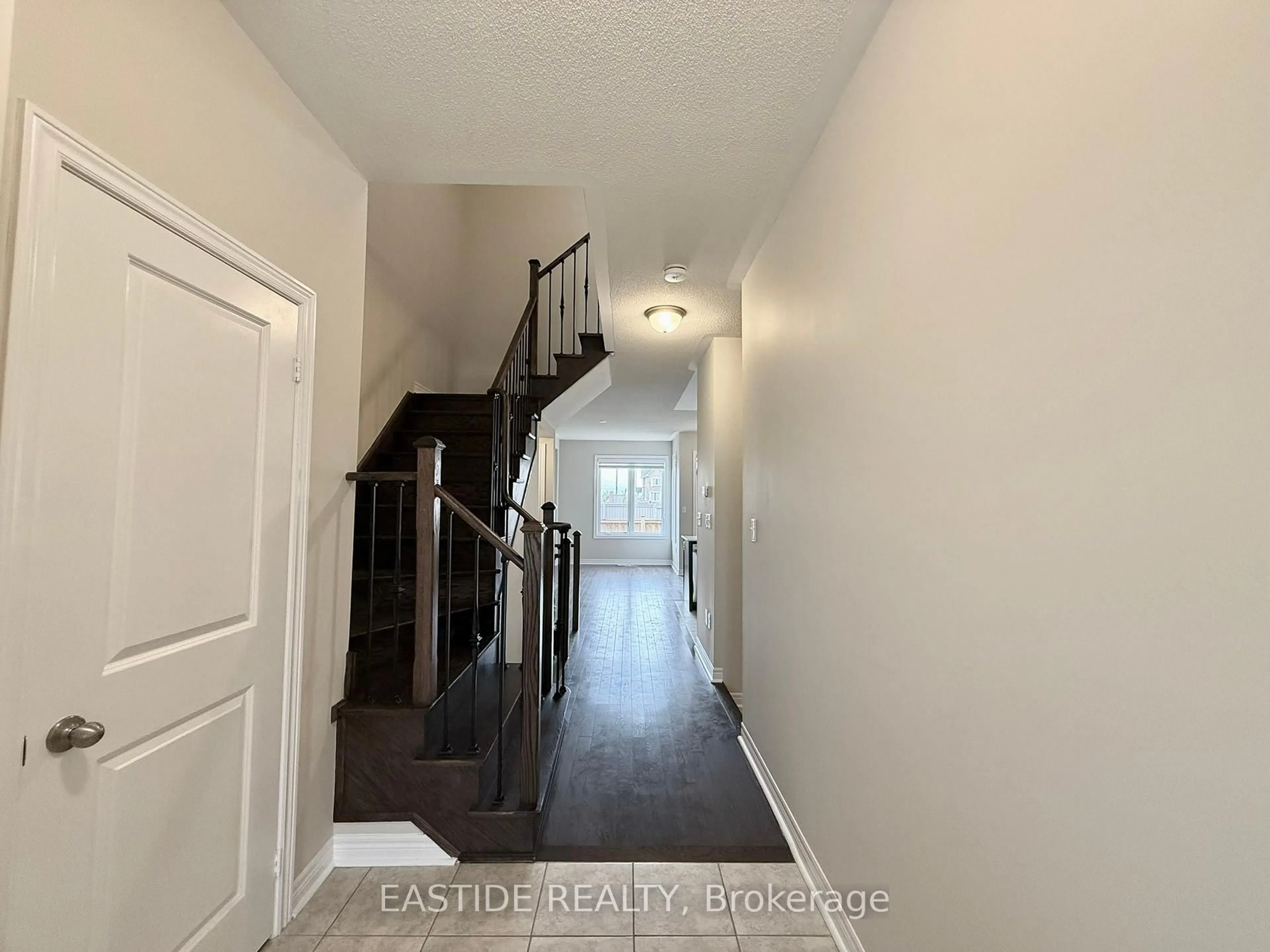 Indoor entryway for 116 Finegan Circ, Brampton Ontario L7A 0B7