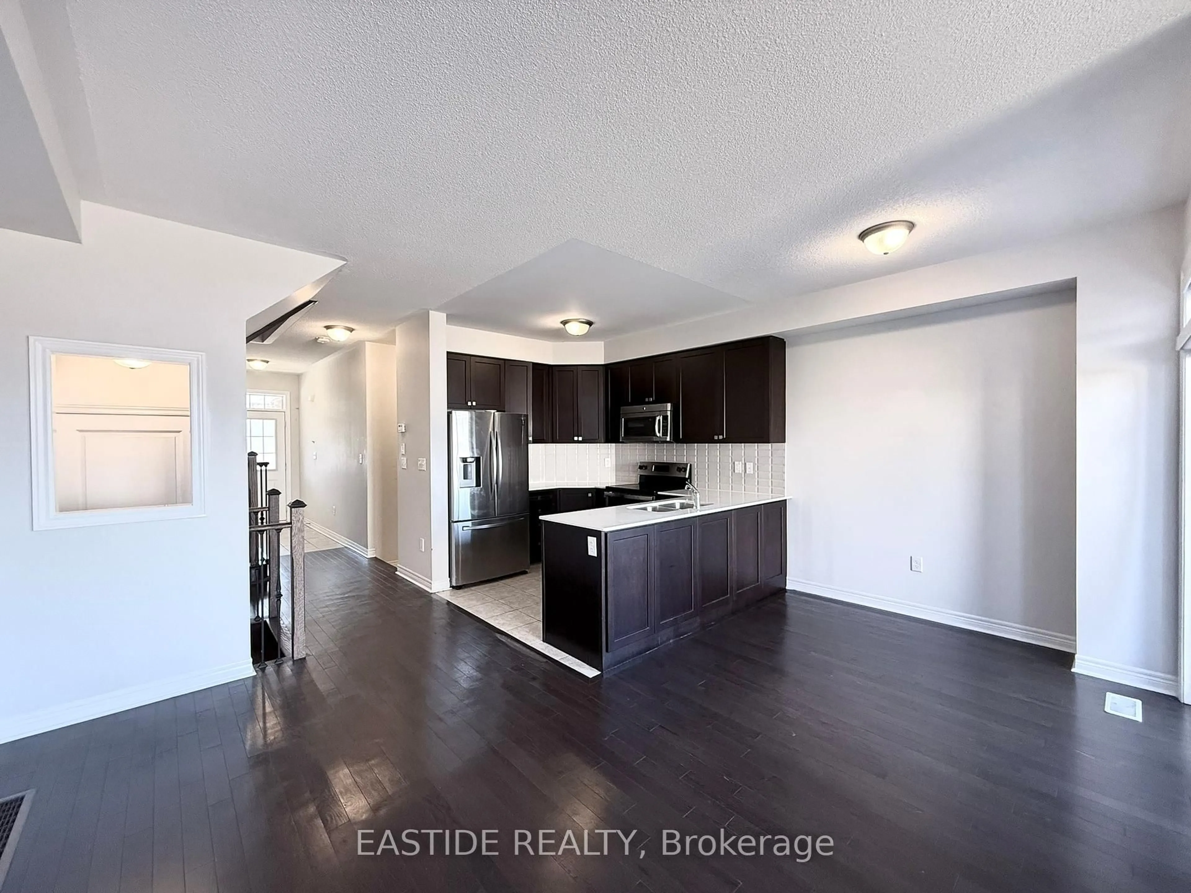 Open concept kitchen, unknown for 118 Finegan Circ, Brampton Ontario L7A 4Z9