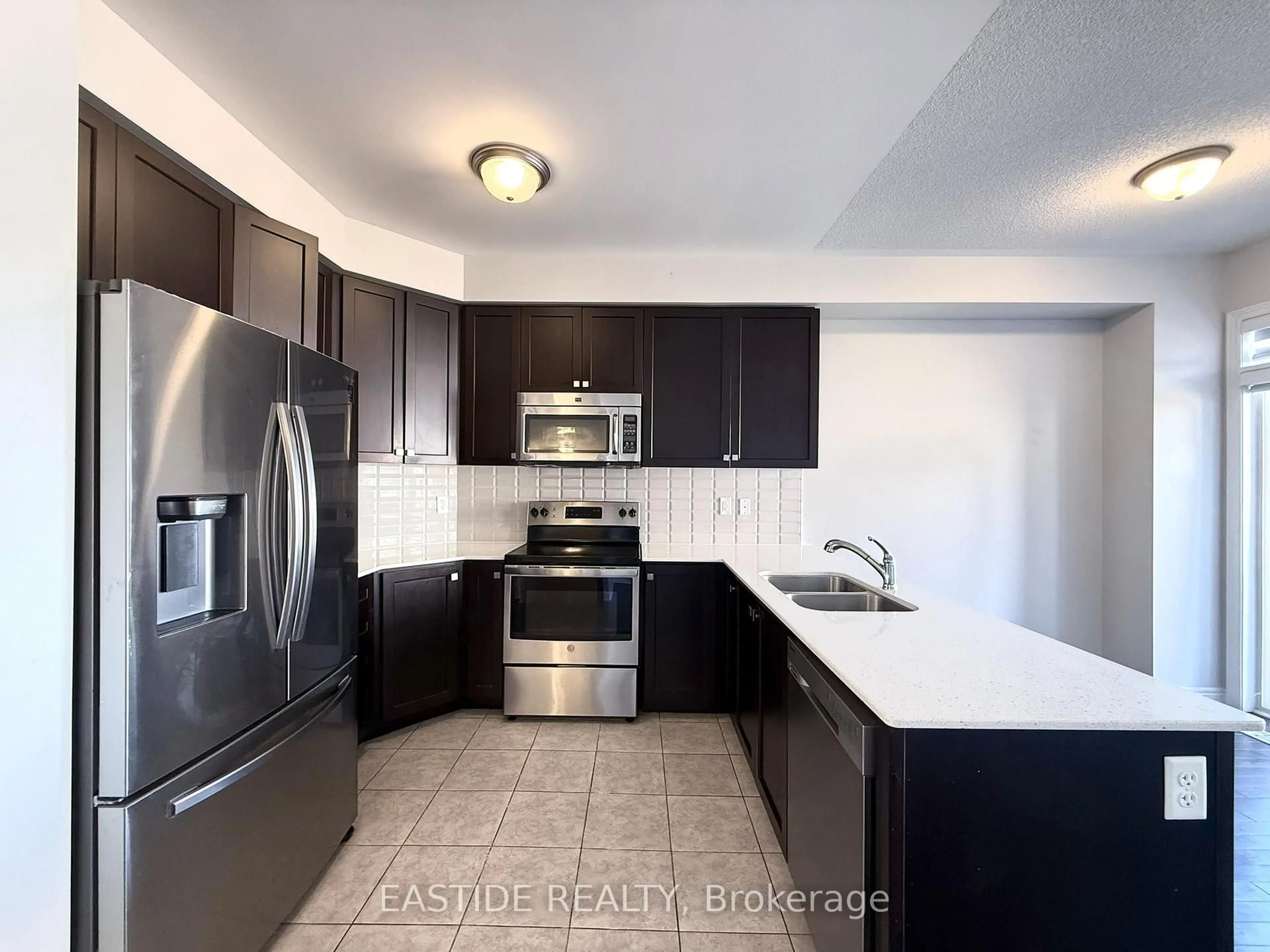 Standard kitchen, unknown for 118 Finegan Circ, Brampton Ontario L7A 4Z9