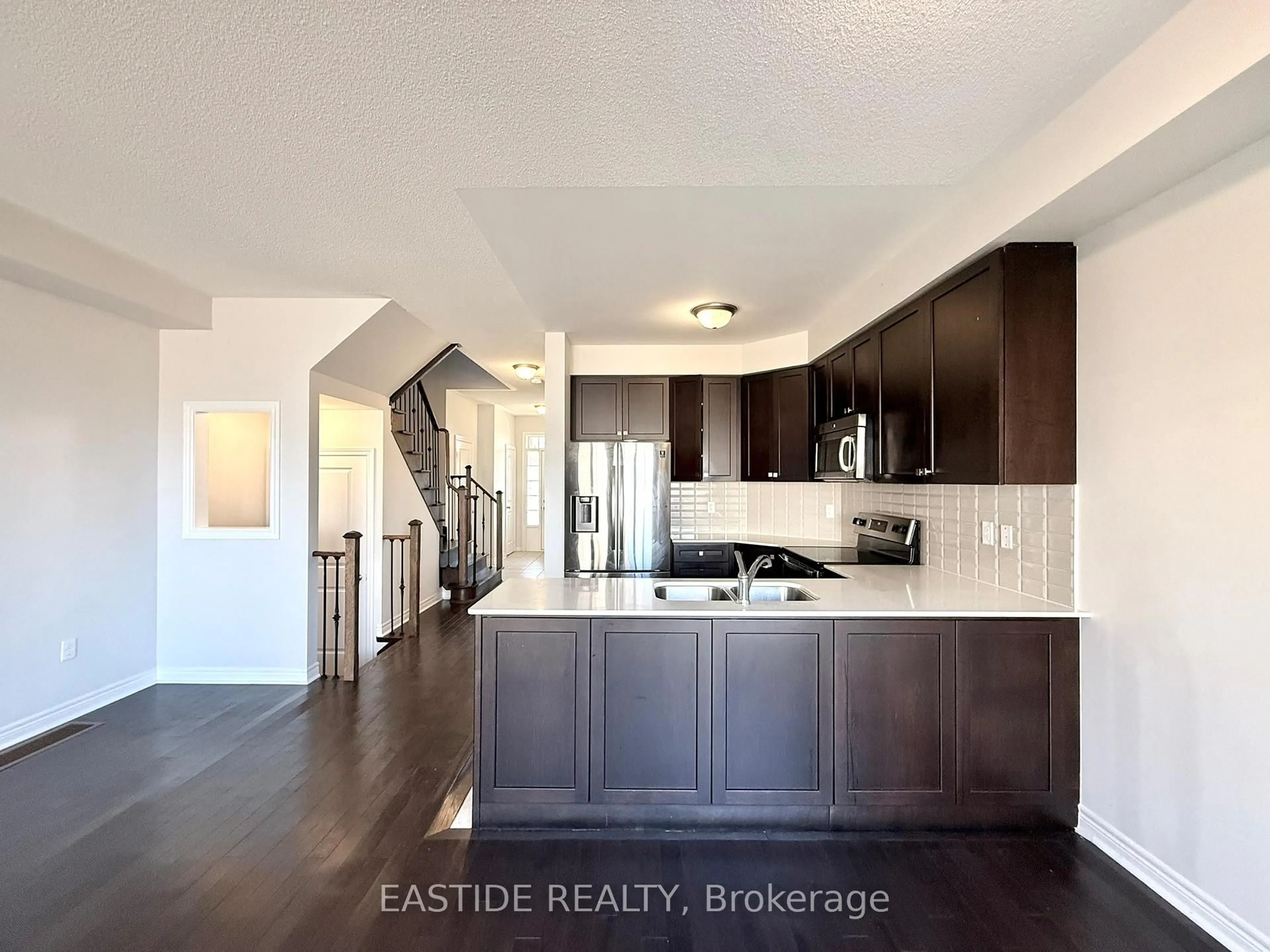 Open concept kitchen, unknown for 118 Finegan Circ, Brampton Ontario L7A 4Z9