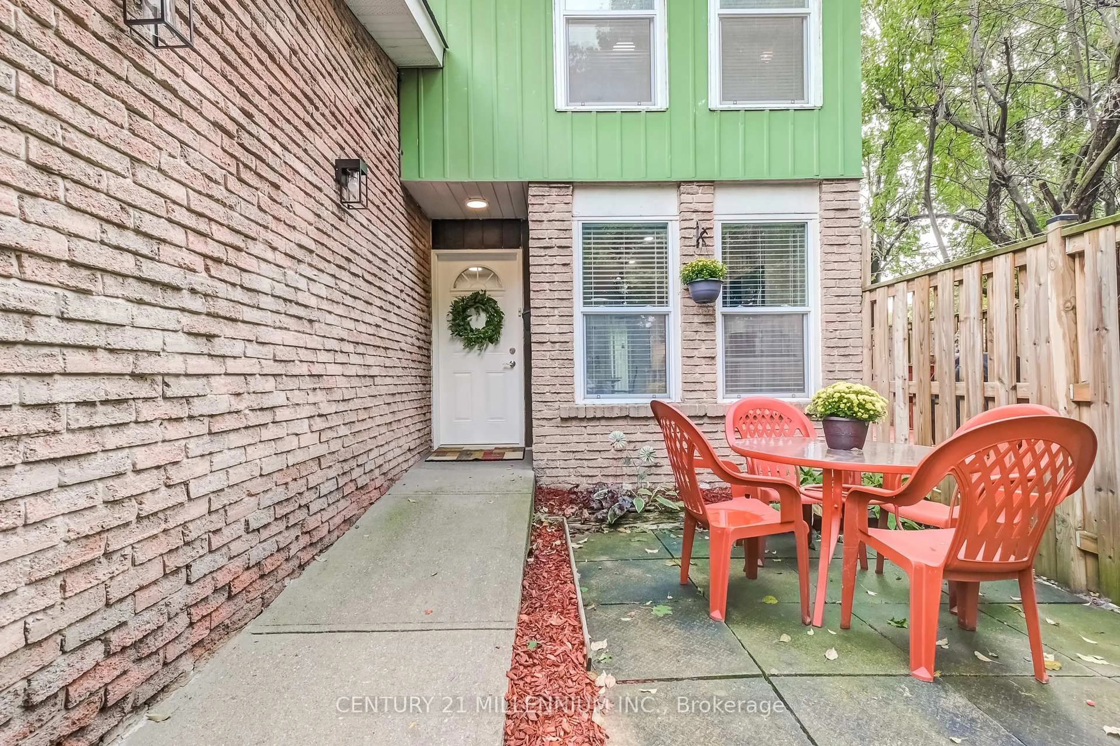 Patio, street for 6959 Cadiz Cres, Mississauga Ontario L5N 1Y3