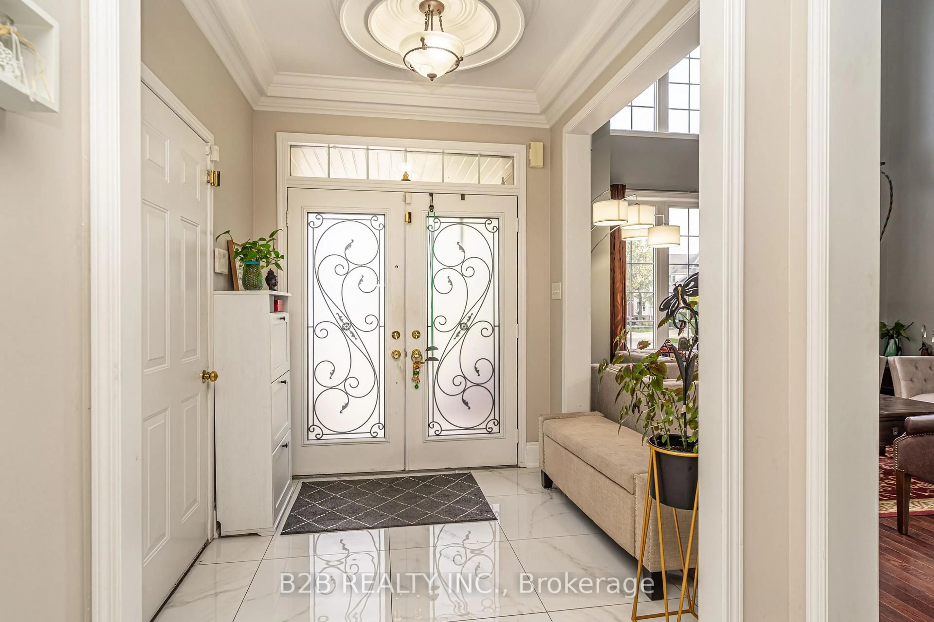 Indoor entryway for 12 Valleywest Rd, Brampton Ontario L6P 2J9