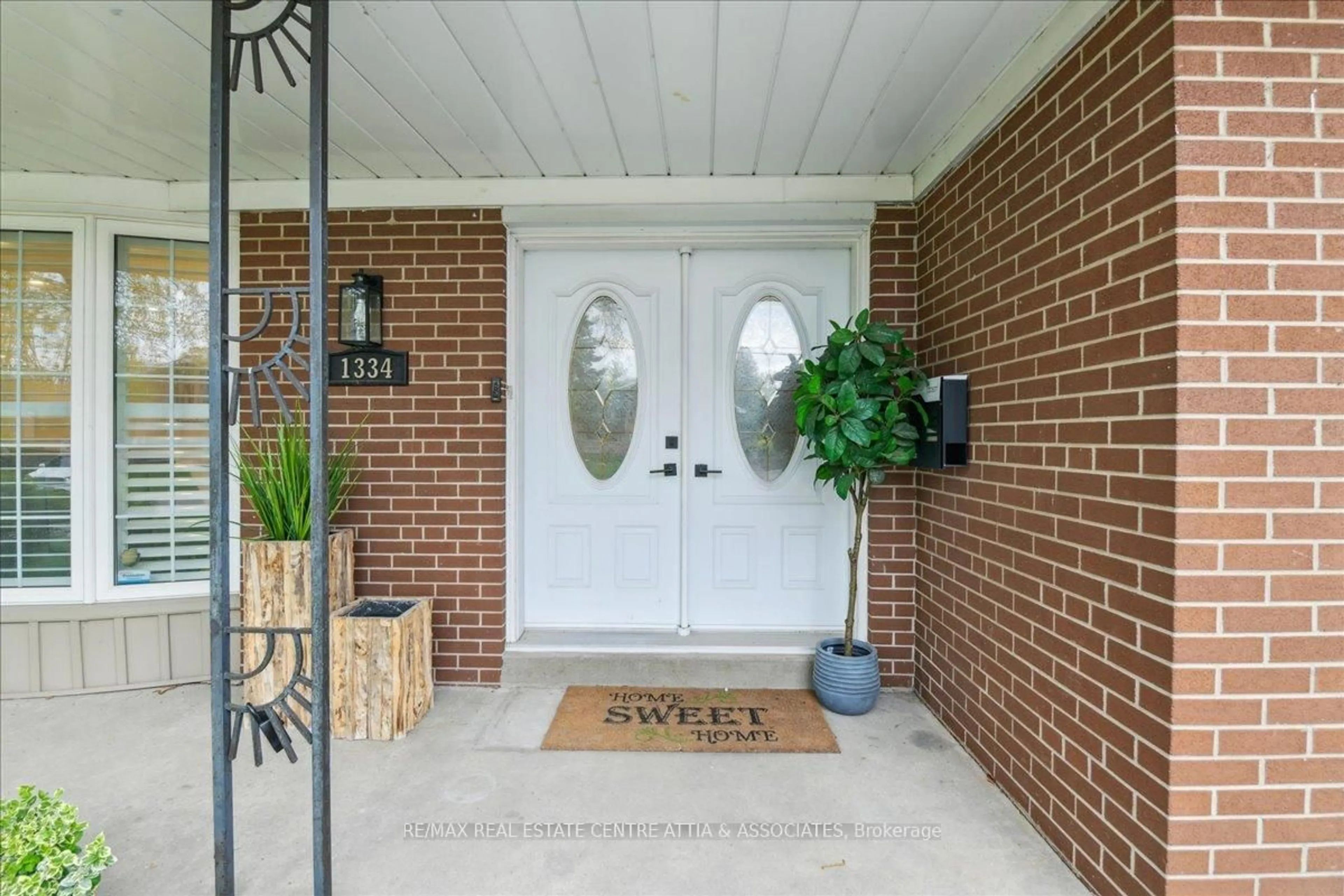 Indoor entryway for 1334 Strathy Ave, Mississauga Ontario L5E 2L2