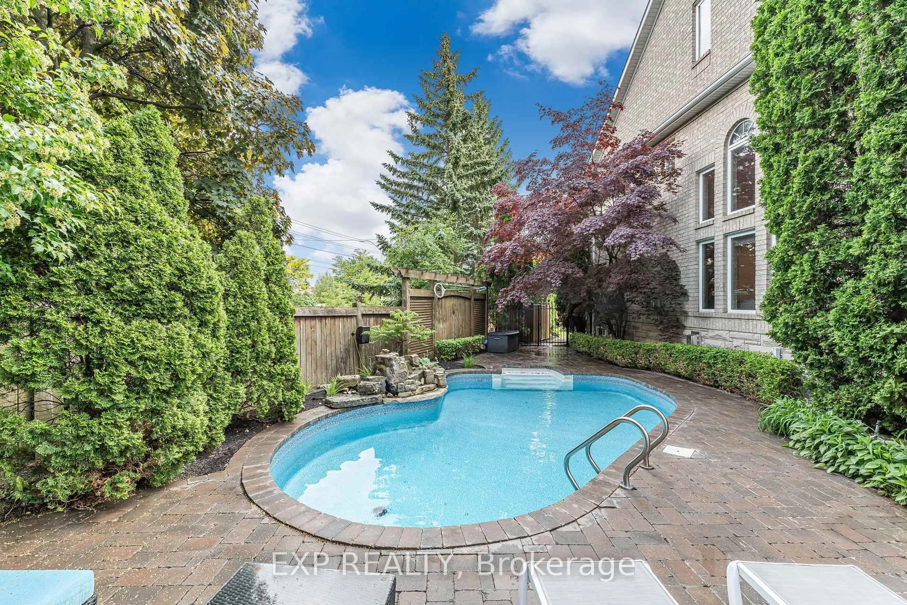Pool for 2000 Peak Pl, Oakville Ontario L6H 5T2