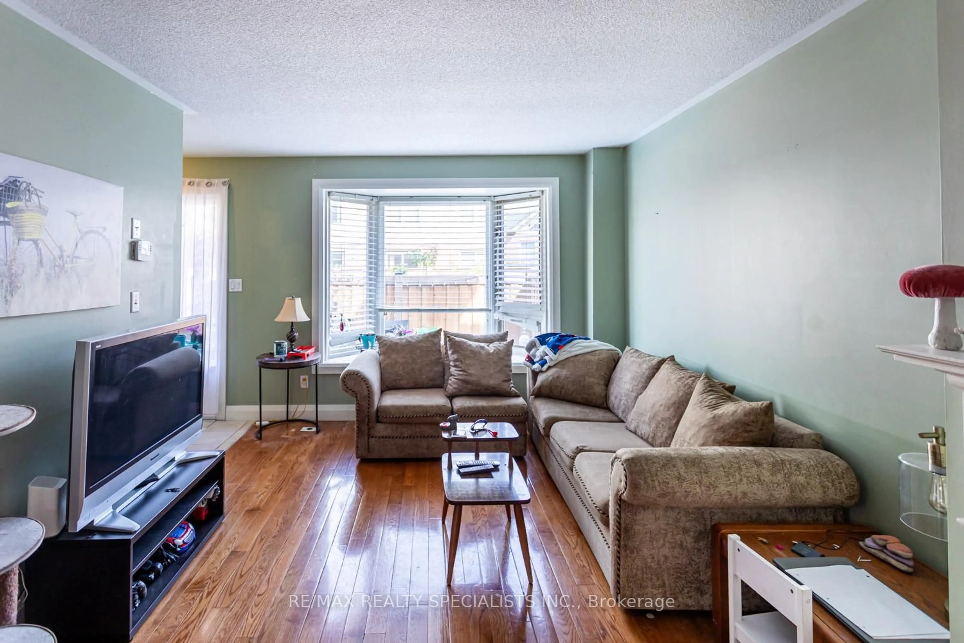 Living room with furniture, wood/laminate floor for 1231 Parkwest Pl #26, Mississauga Ontario L5E 3J3