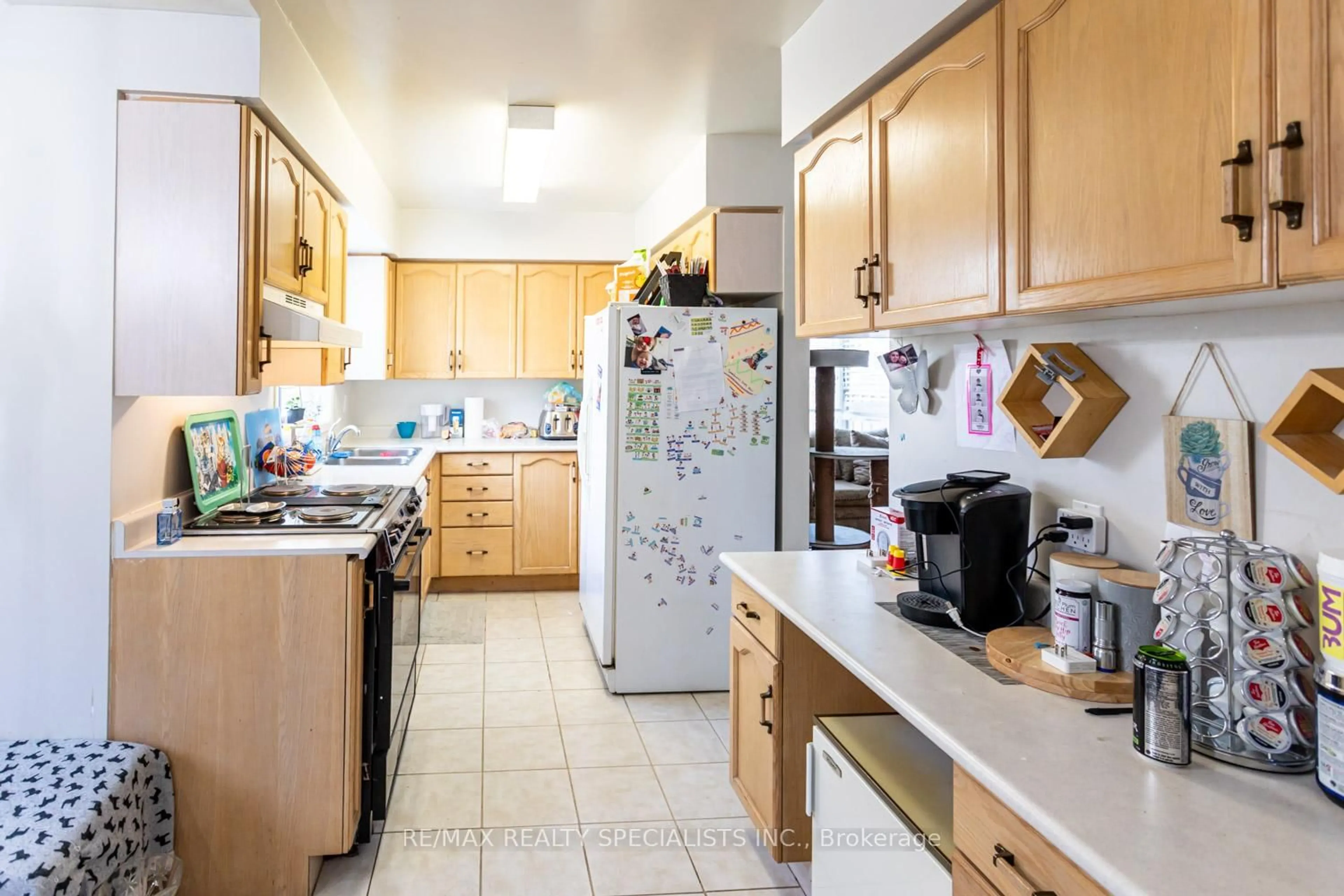 Standard kitchen, ceramic/tile floor for 1231 Parkwest Pl #26, Mississauga Ontario L5E 3J3