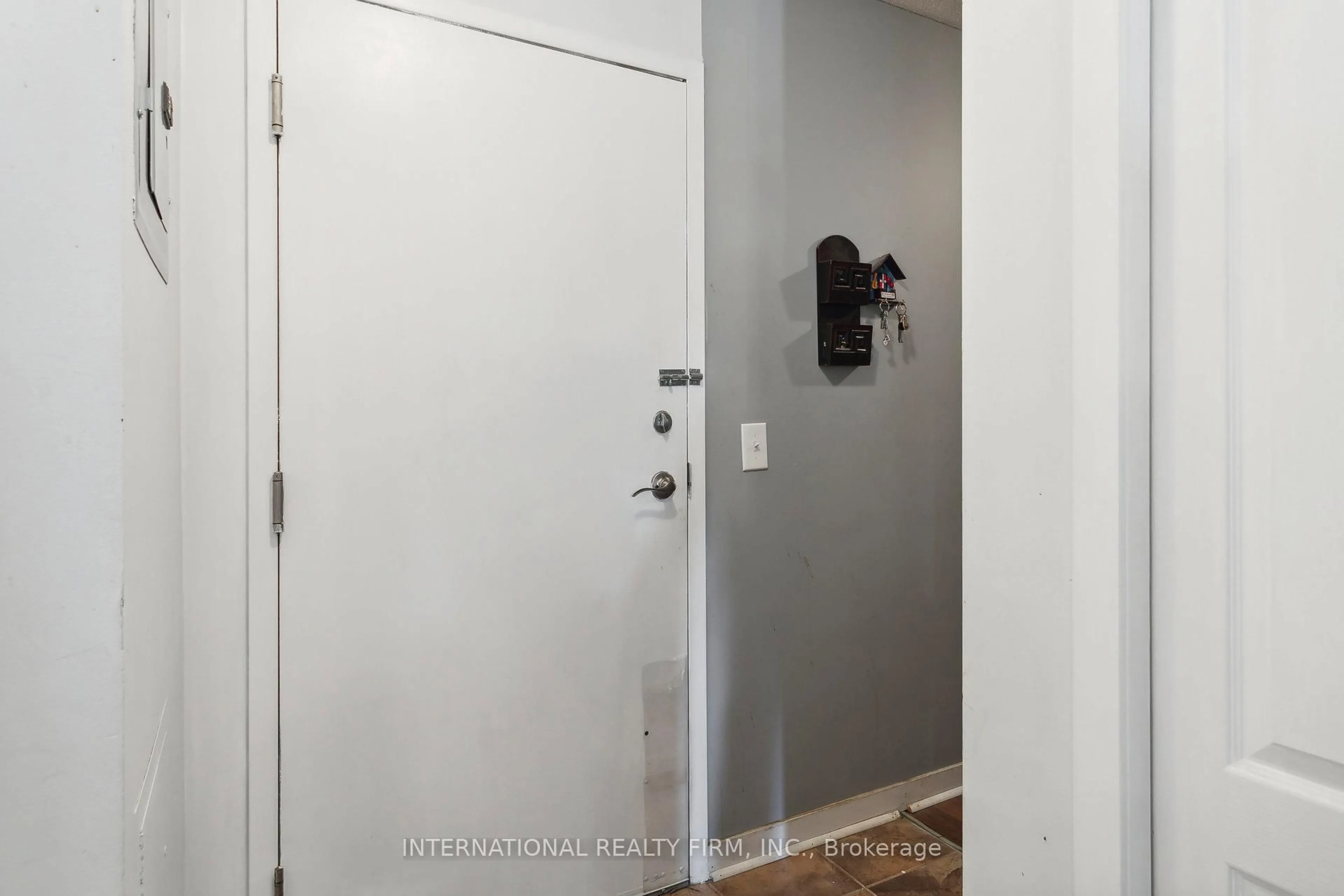 Indoor entryway for 6 Dayspring Circ #2113, Brampton Ontario L6P 2Z6