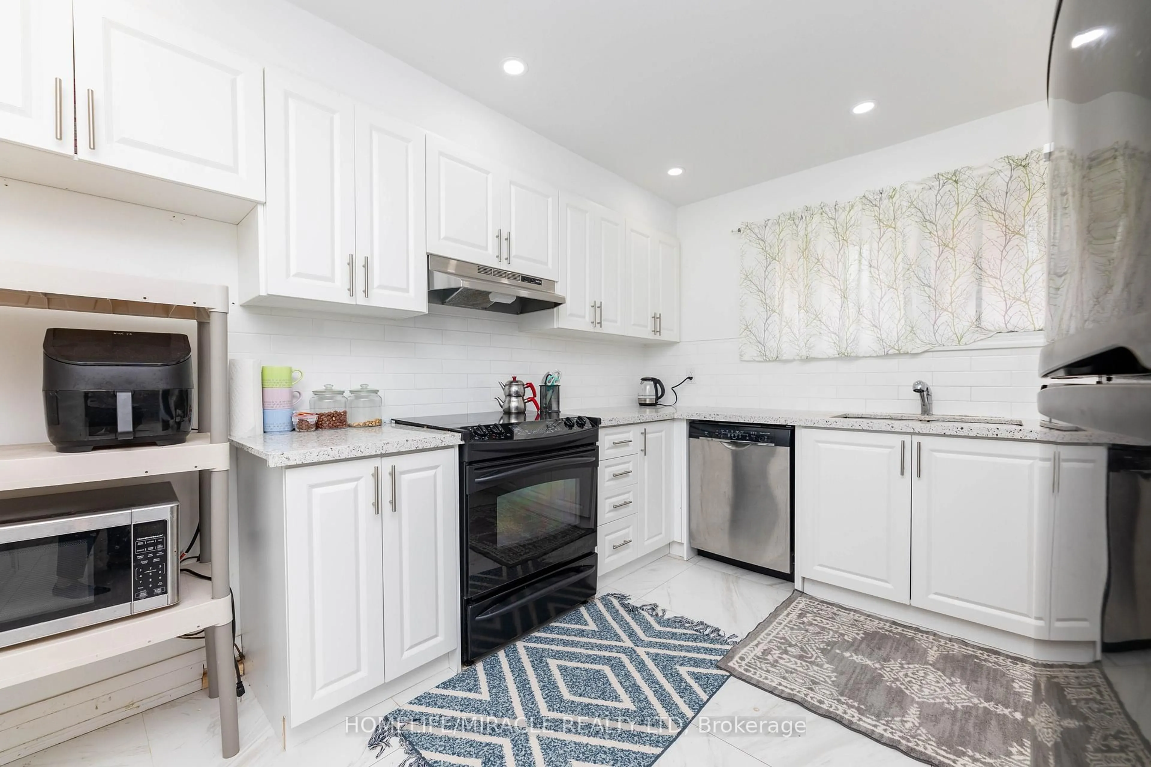Open concept kitchen, unknown for 366 Driftwood Ave #20, Toronto Ontario M3N 2P5
