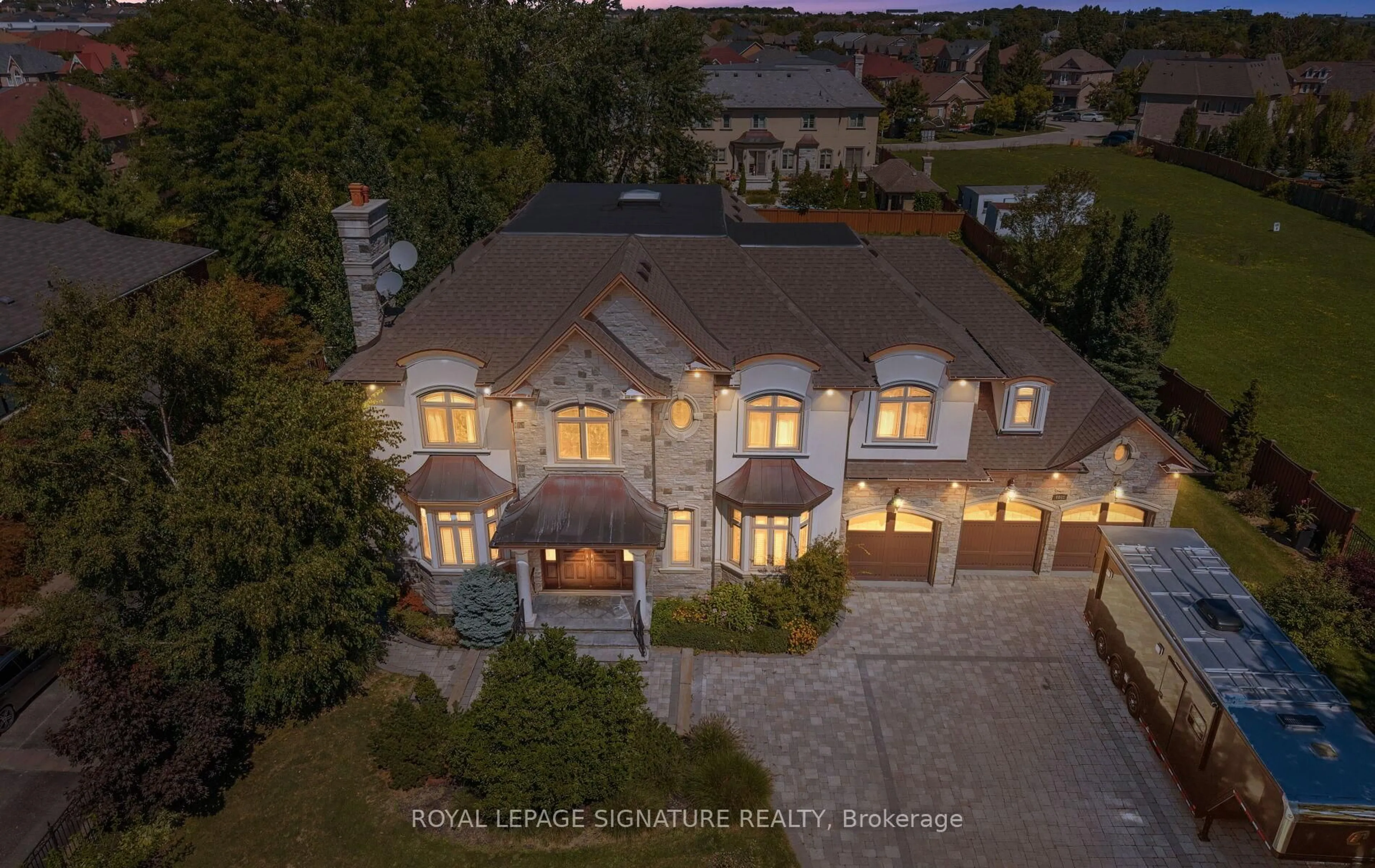 A pic from outside/outdoor area/front of a property/back of a property/a pic from drone, street for 6845 Second Line, Mississauga Ontario L5W 1A1