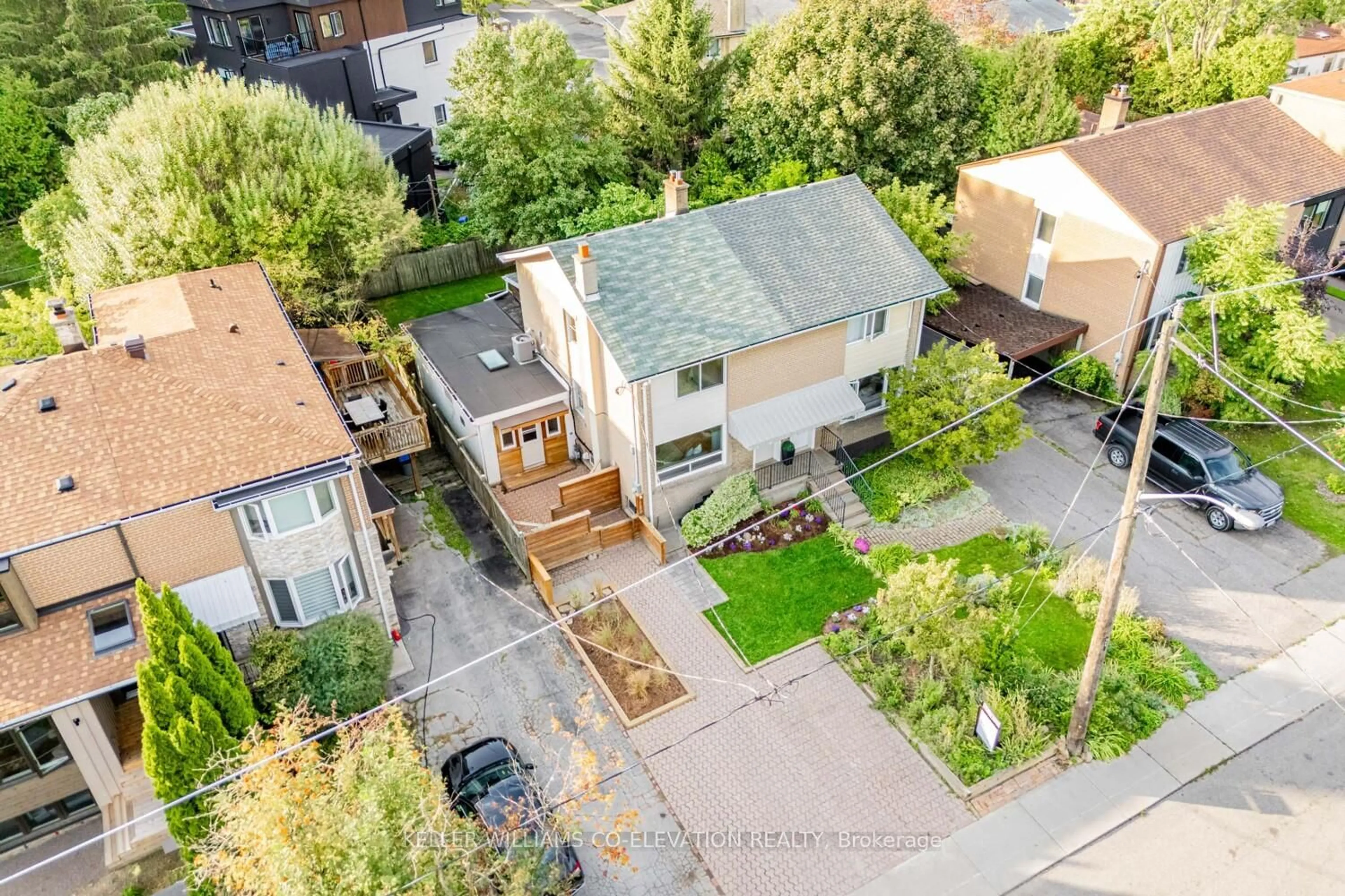 A pic from outside/outdoor area/front of a property/back of a property/a pic from drone, street for 54 Pasadena Gdns, Toronto Ontario M6S 4R5