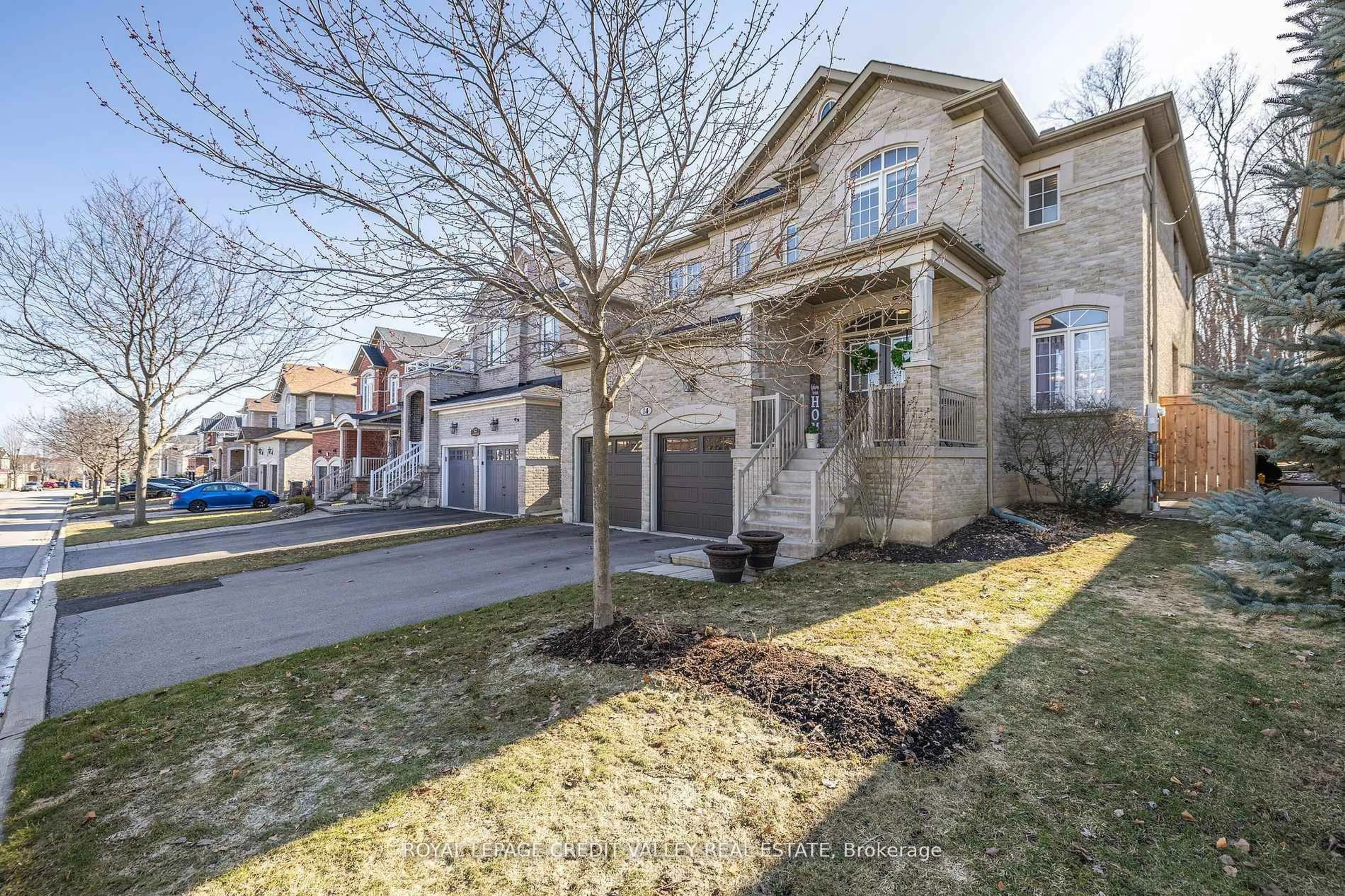 Home with brick exterior material, street for 14 Larande Crt, Brampton Ontario L6Y 0M3