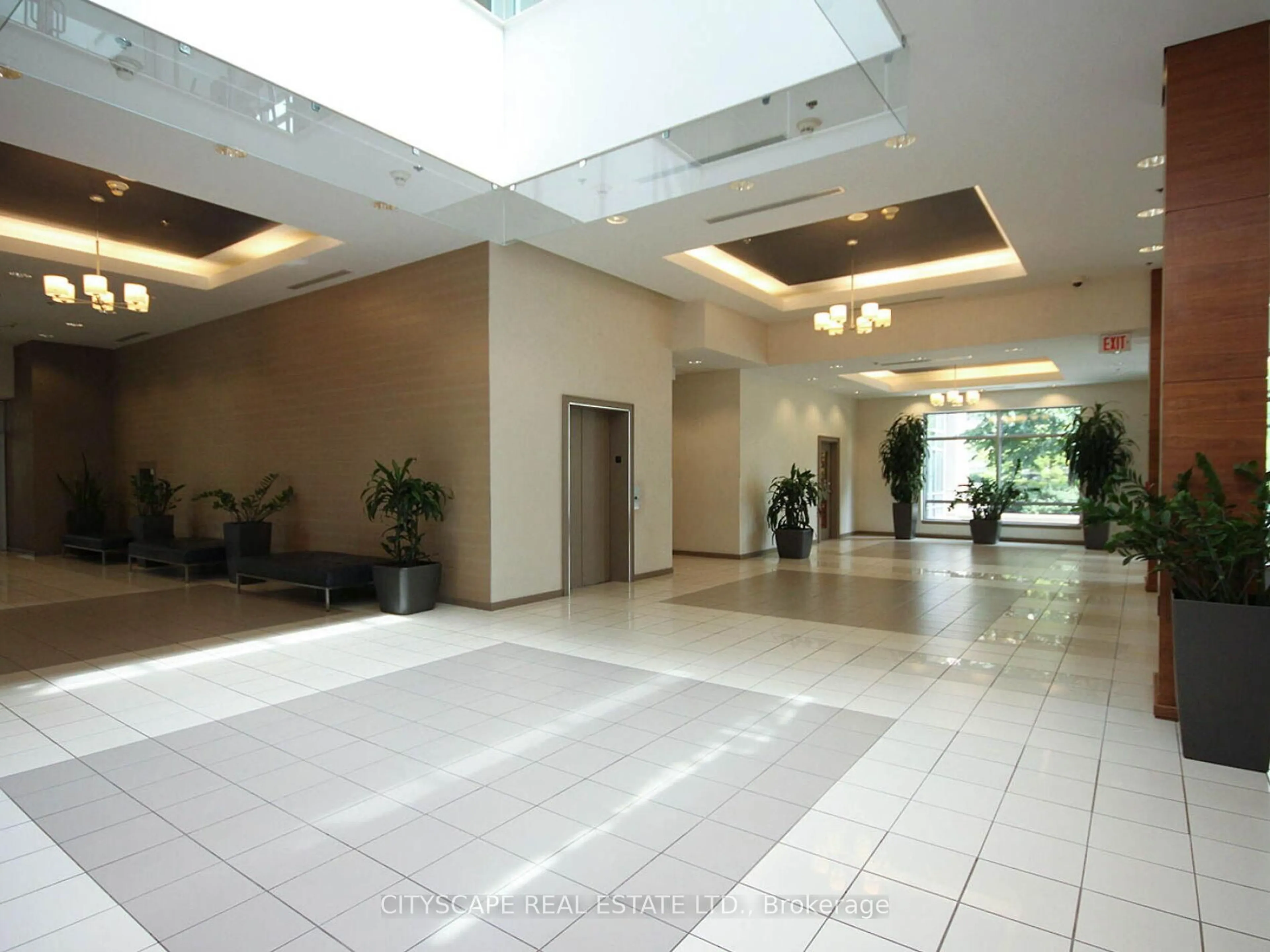 Indoor foyer for 1 Elm Dr #2111, Mississauga Ontario L5B 4M1